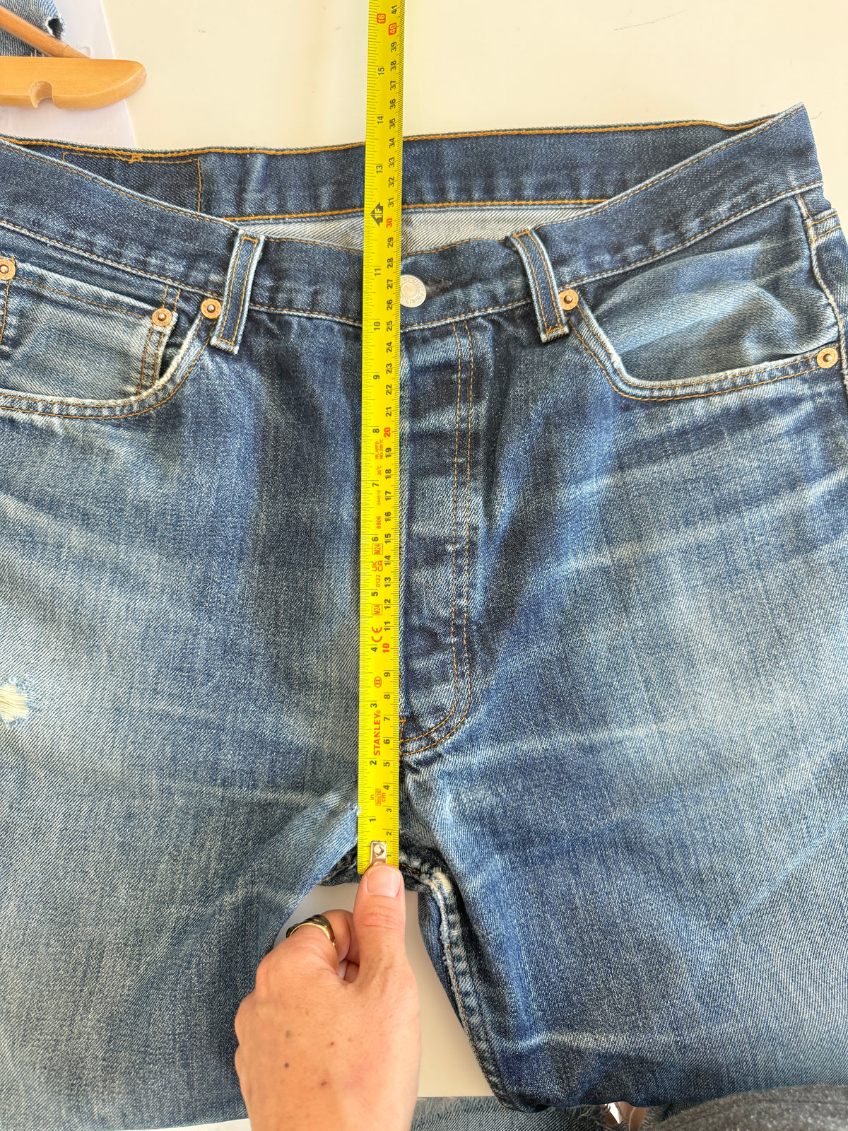W32 L28 vintage Levis 501s 31/32” measured dark fade blue faded Y2K 501s