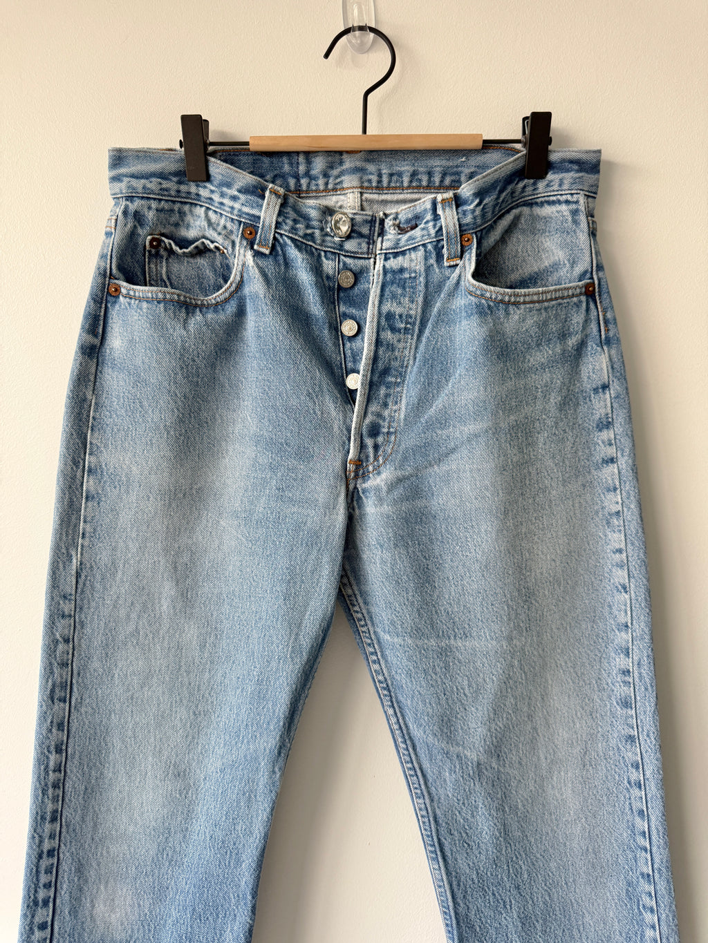 W31 L27 vintage Levis 501s 30/31” measured medium faded blue faded  80s 501s USA