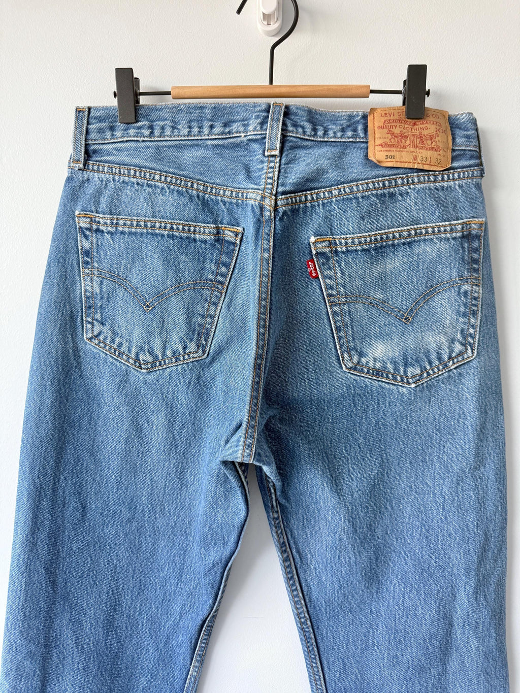 W31 L31 vintage Levis 501 30-31” measured dark Blue faded wallet mark made in y2k