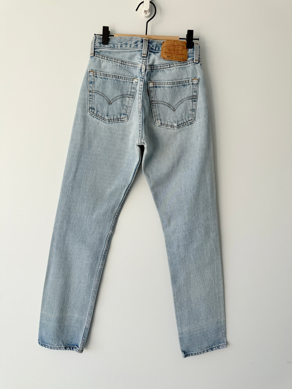 W24 L31 vintage Levis 501 23-24” measured light blue fade denim 90s Levi’s 501s USA
