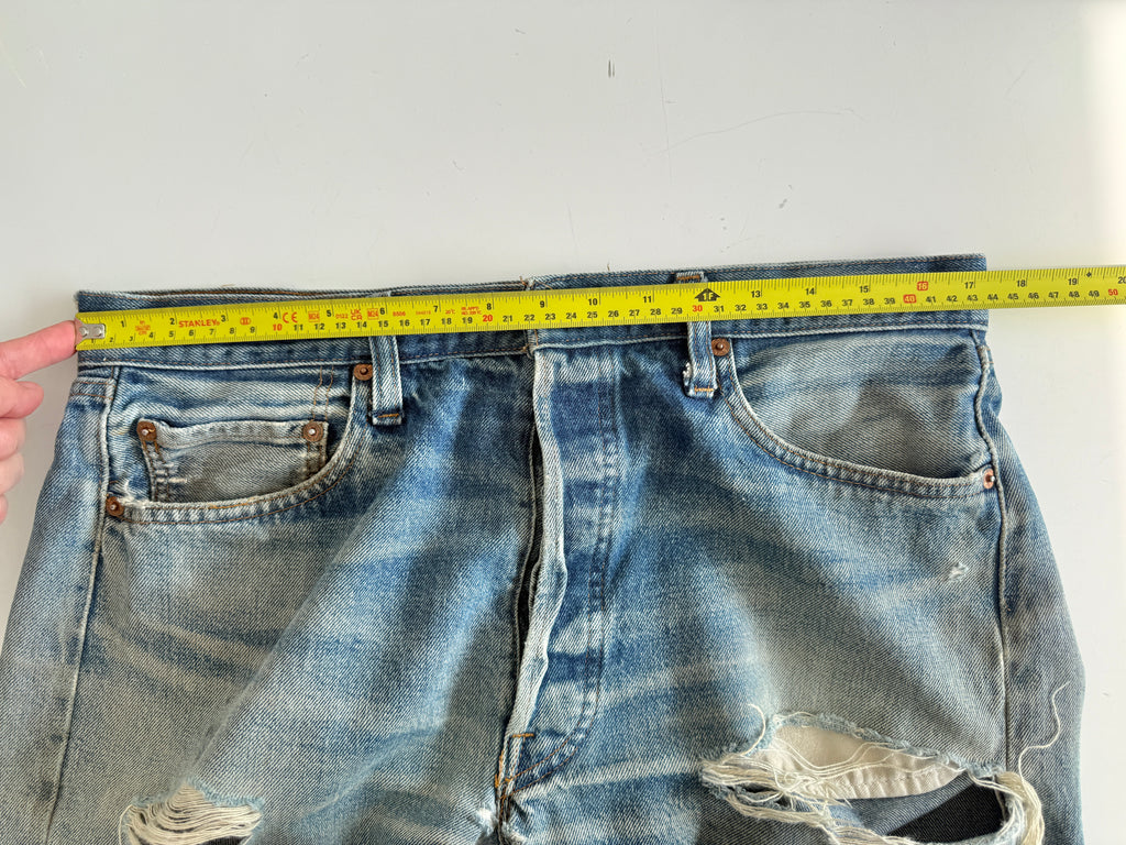 Selvedge soft W34 L28 vintage Levis 501xx 32/34” measured waist light faded blue USA 70s  501 selvedge