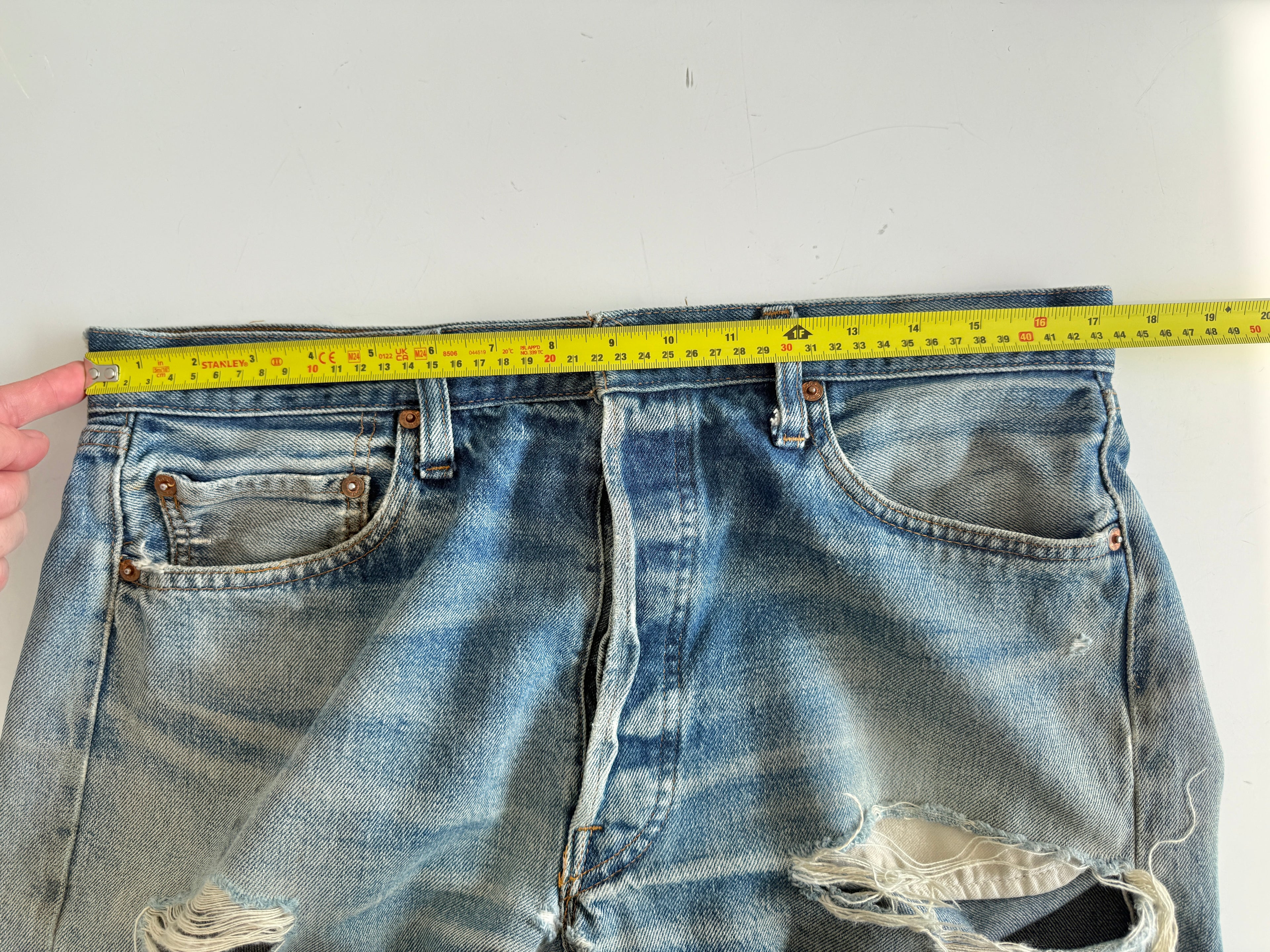Selvedge soft W34 L28 vintage Levis 501xx 32/34” measured waist light faded blue USA 70s  501 selvedge