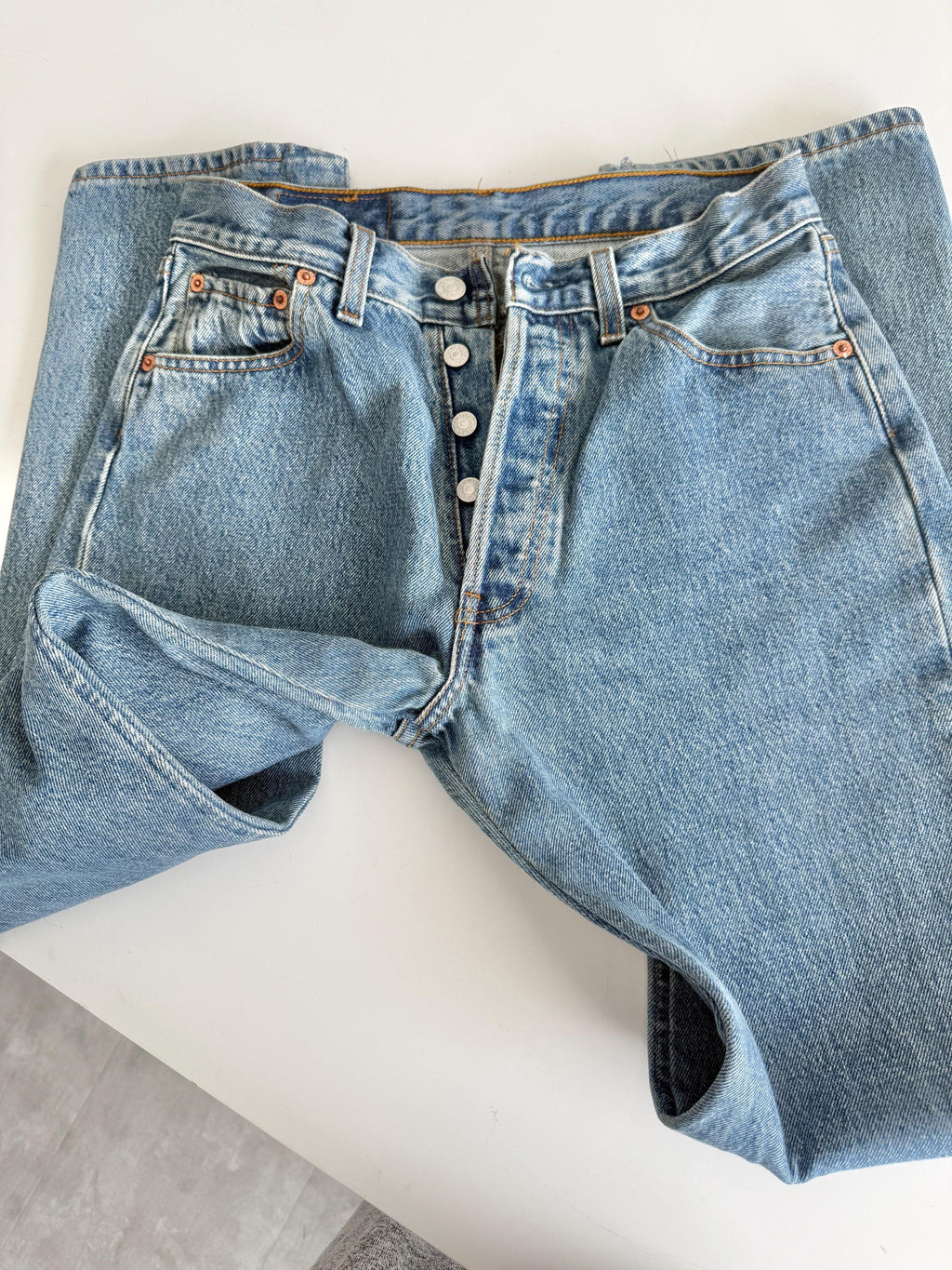 W27 L30 re done Levis 501 vintage 26-27” measured waist medium blue