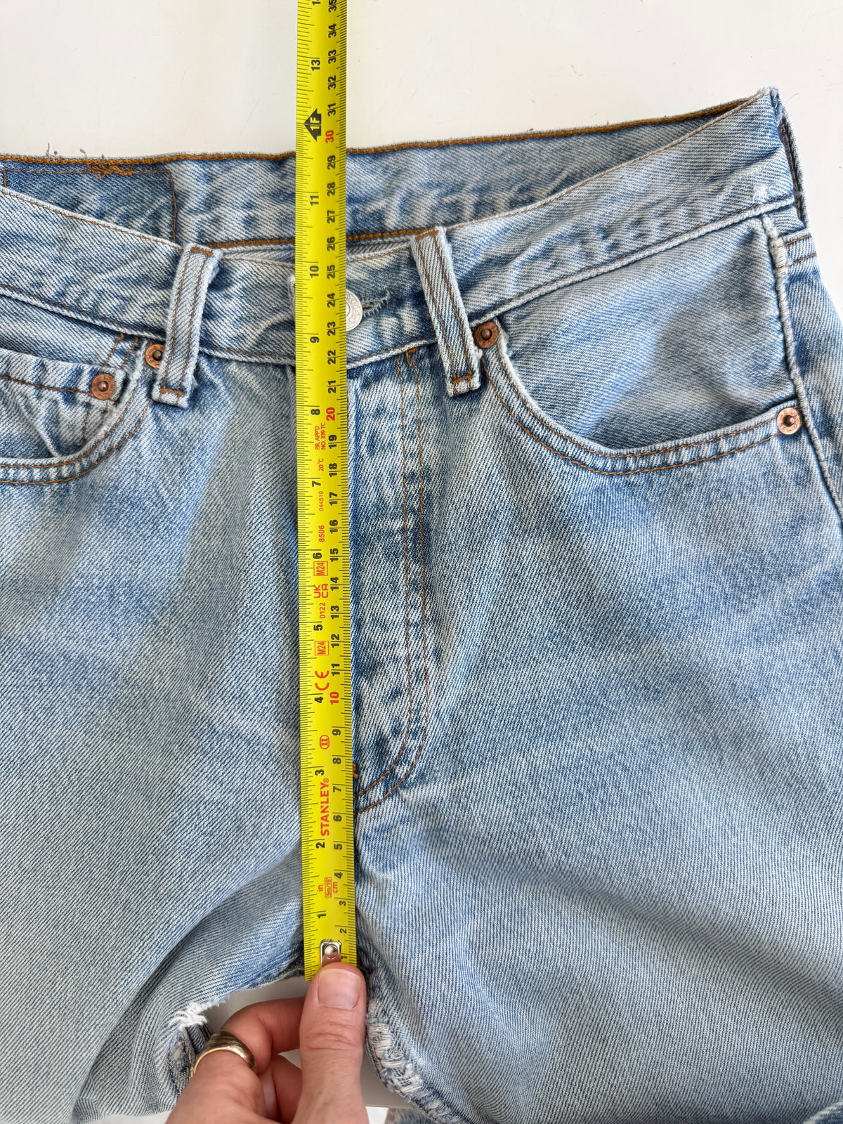 W25 L30 vintage Levis 501s 25” measured light blue faded Y2K 501s