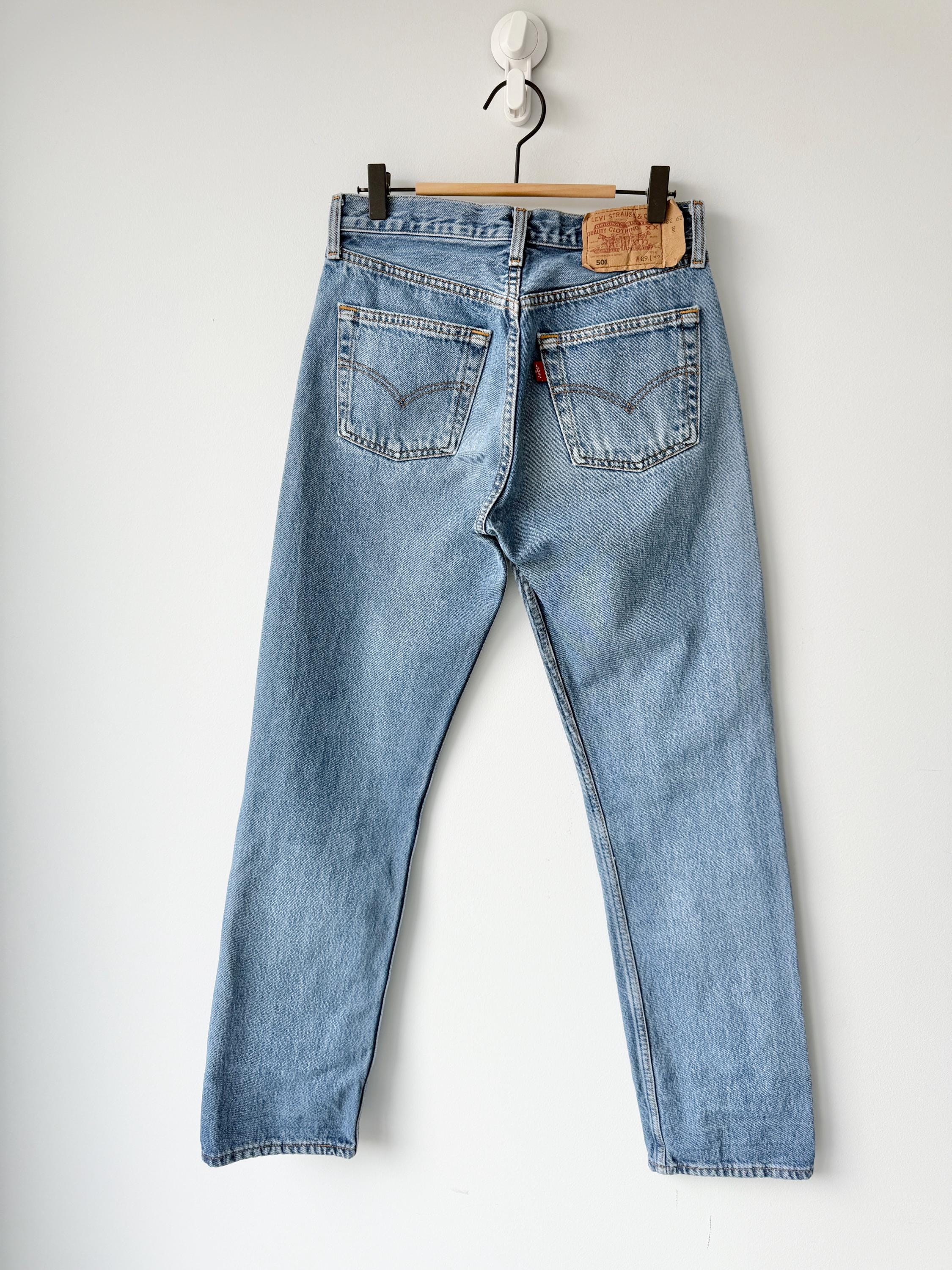 W27 L31 vintage Levis 501 26-27” measured medium blue fade made in y2k
