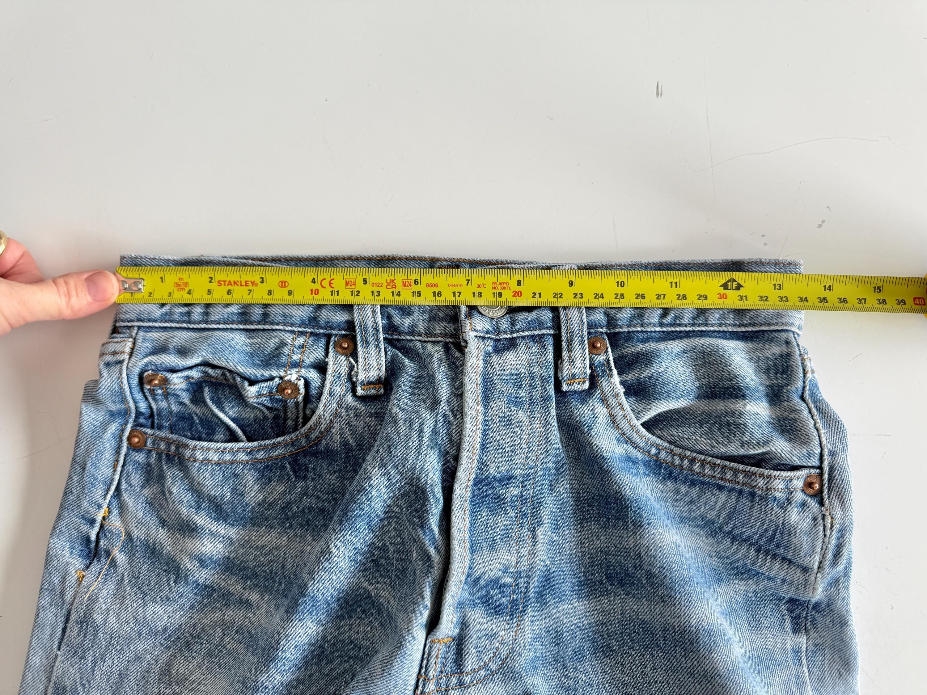 W26 L27 selvedge red line vintage Levis 501 25-26” measured waist dark raw blue faded made in USA 70s