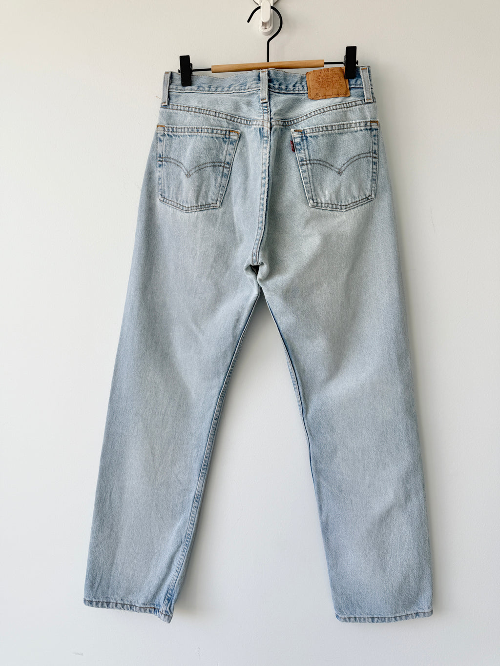 Distressed W28 L29 vintage Levis 501 27/28” measured light faded blue denim 90’s 501s USA student fit