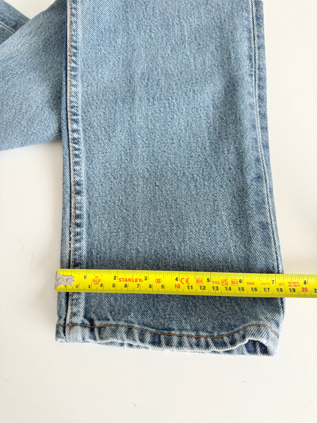 W25 L30 vintage Levis 501 24-25” medium blue 90s Levi’s 501s