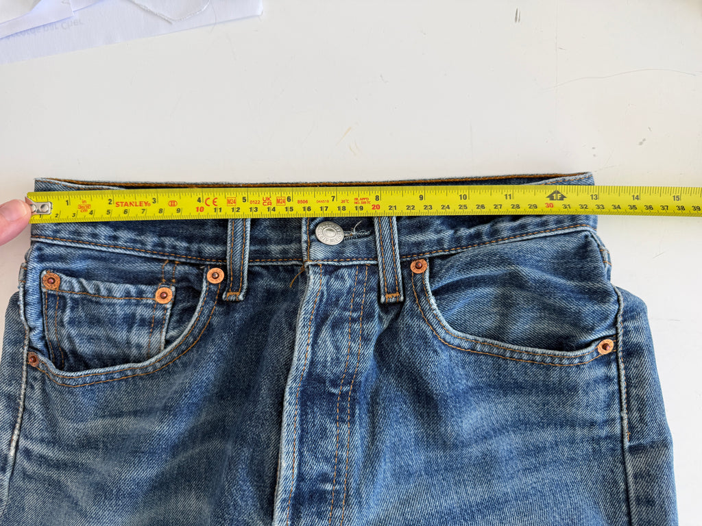 W25 L29 vintage Levis 501s 24/25” measured dark fade blue 501s