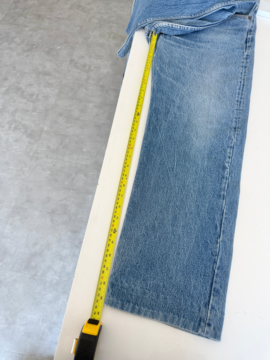 W33 L29 vintage Levis 501 32/33” dark blue faded Levi’s 501s USA 80s