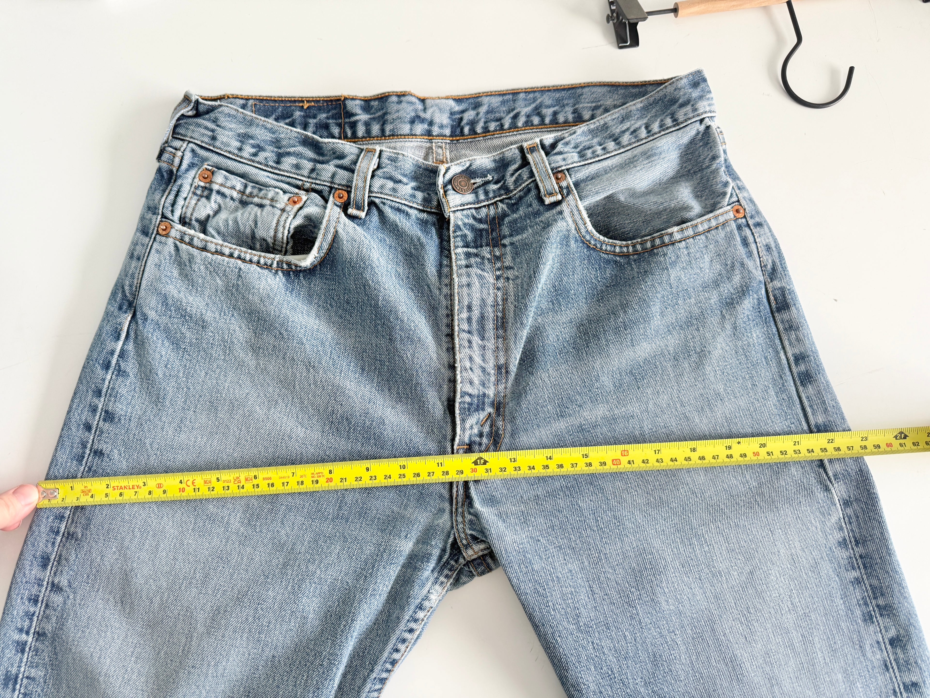 W32 L33 vintage Levis 505 31-32” measured medium faded blue 90s Levi’s 505s