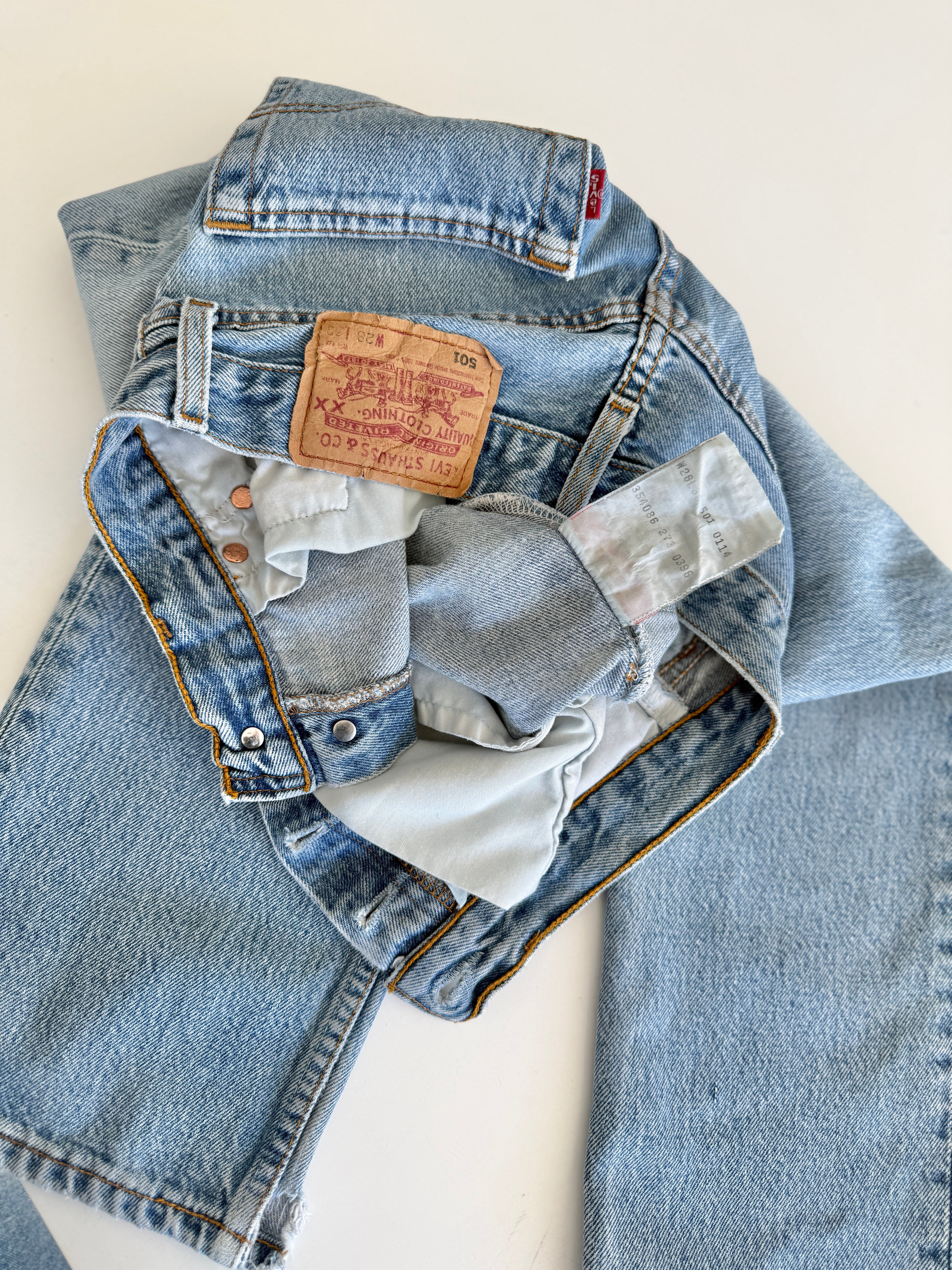 W25 L29 vintage Levis 501 24/25” measured denim medium faded blue 90’s levi’s 501s