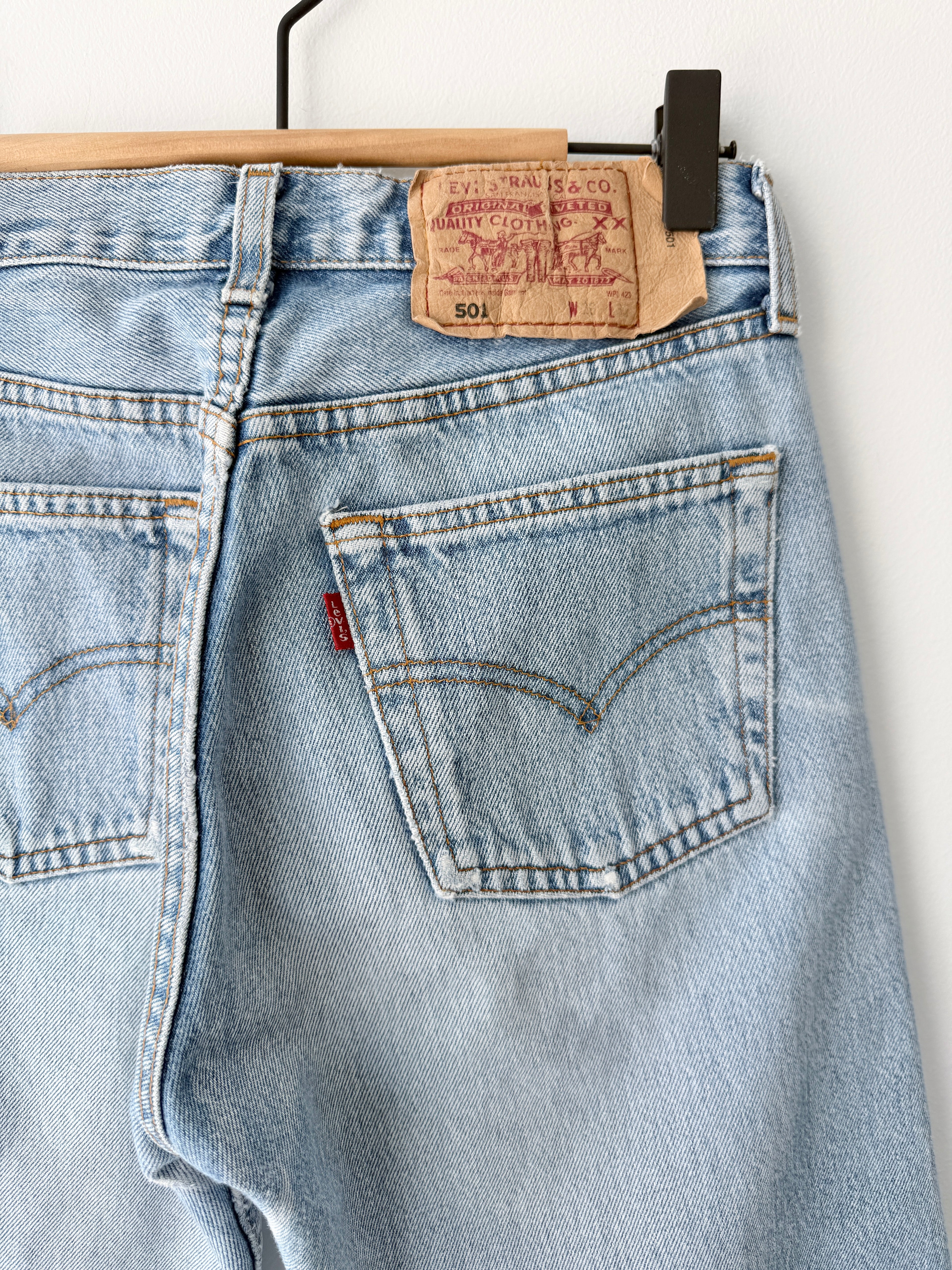 W27 L31 vintage Levis 501 26/27” measured waist medium light blue 501s Y2K nl