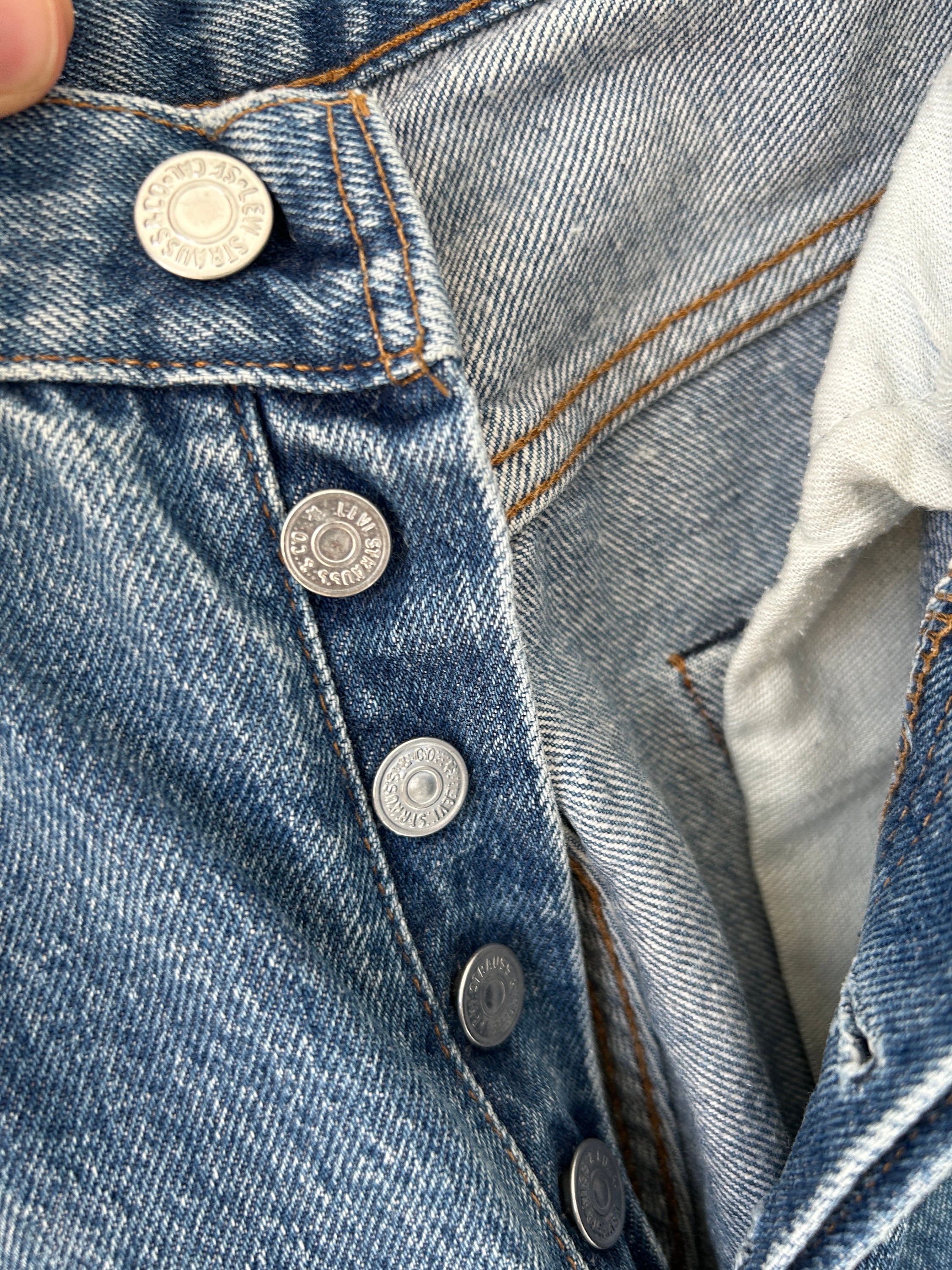 Levis 501 vintage w25 L27 Levi’s faded dark blue made in 80s straight leg 501 vintage Levi’s 501