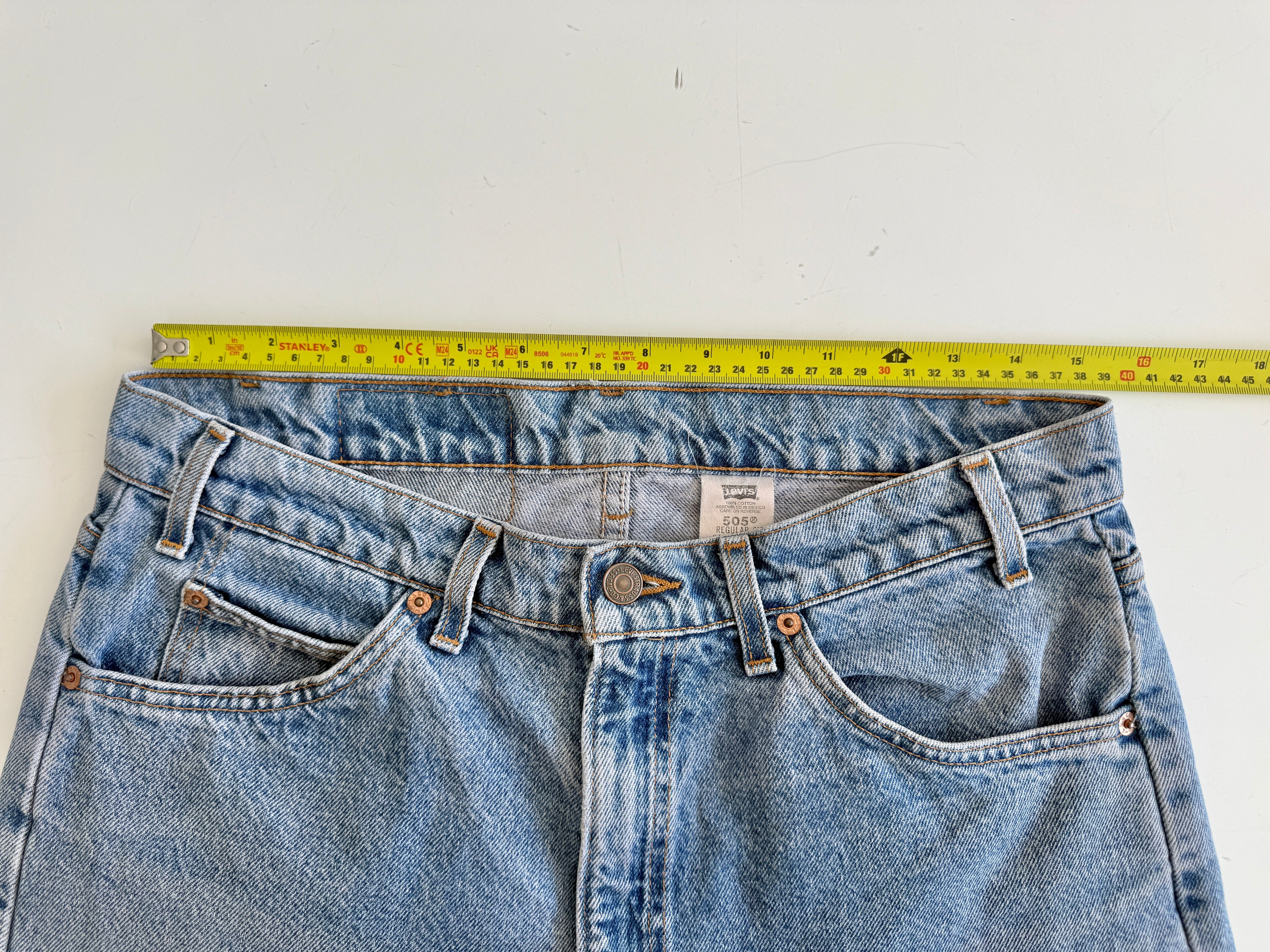 W31 L31 vintage Levis 505 30/32” measured waist medium blue faded  90s 505s