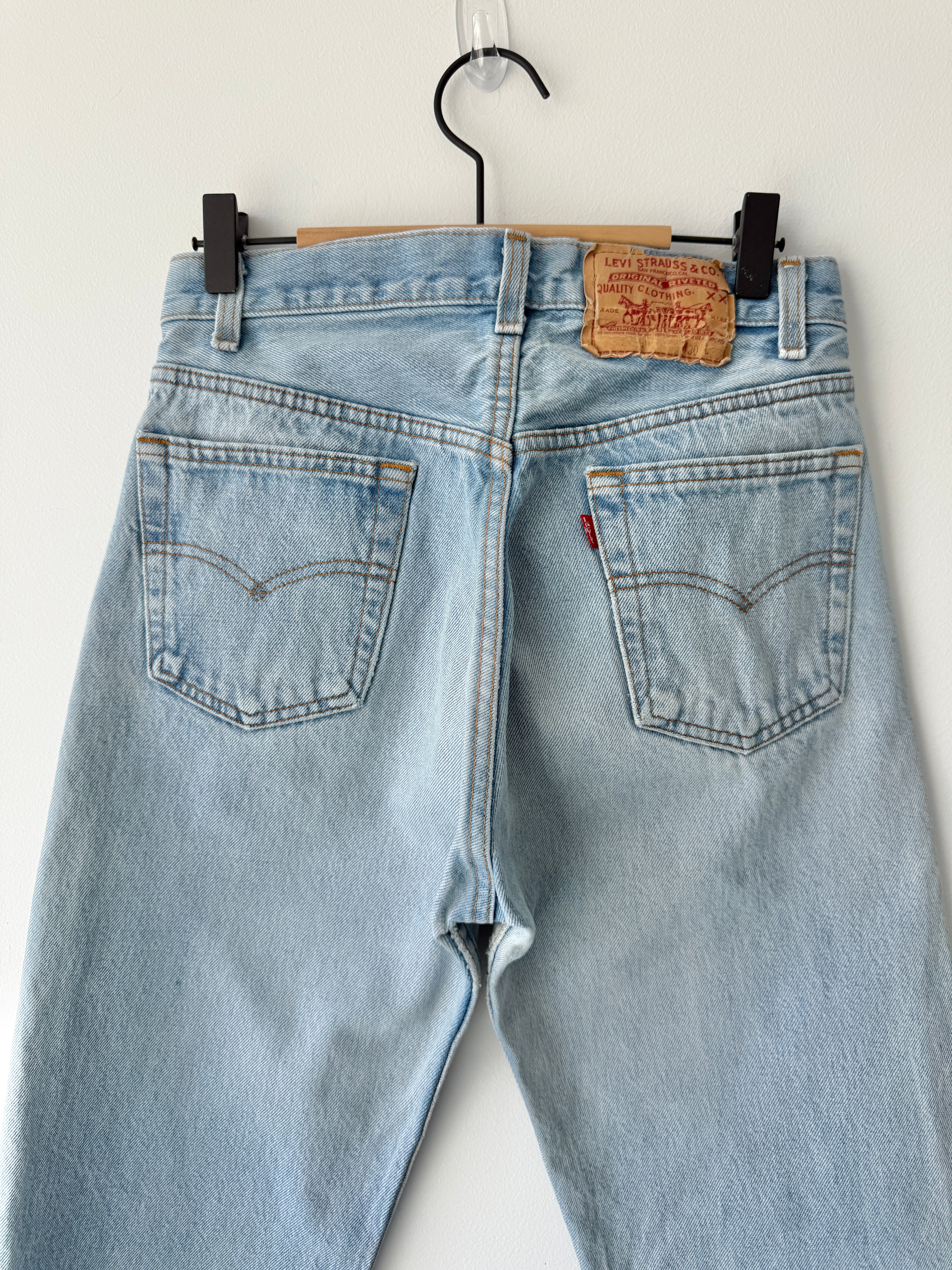 W27 L31 vintage Levis 501 26/27” measured waist light blue faded  90s USA 501s
