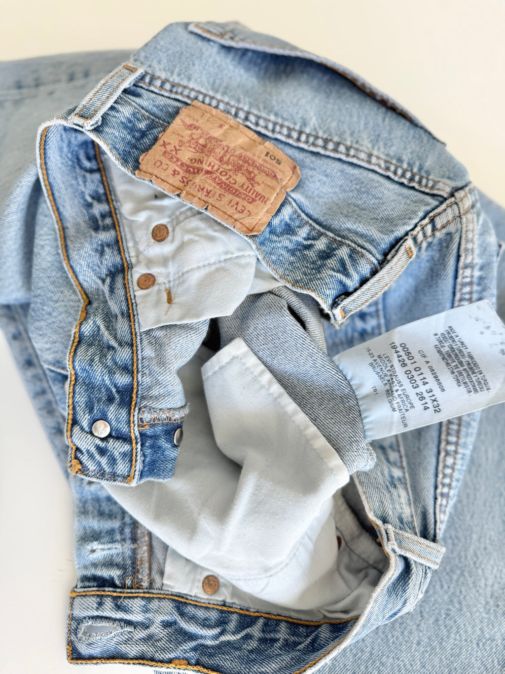 W29 L31 vintage Levis 501 27-28” light medium blue Y2K Levi’s 501s