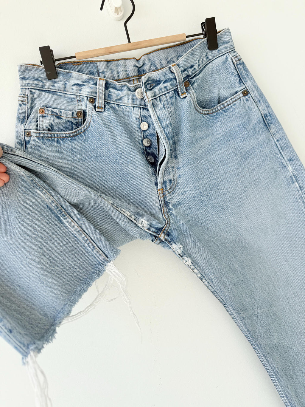 W29 L23 Levis 501 vintage 28-29” measured waist faded light blue 80s-90s made in France