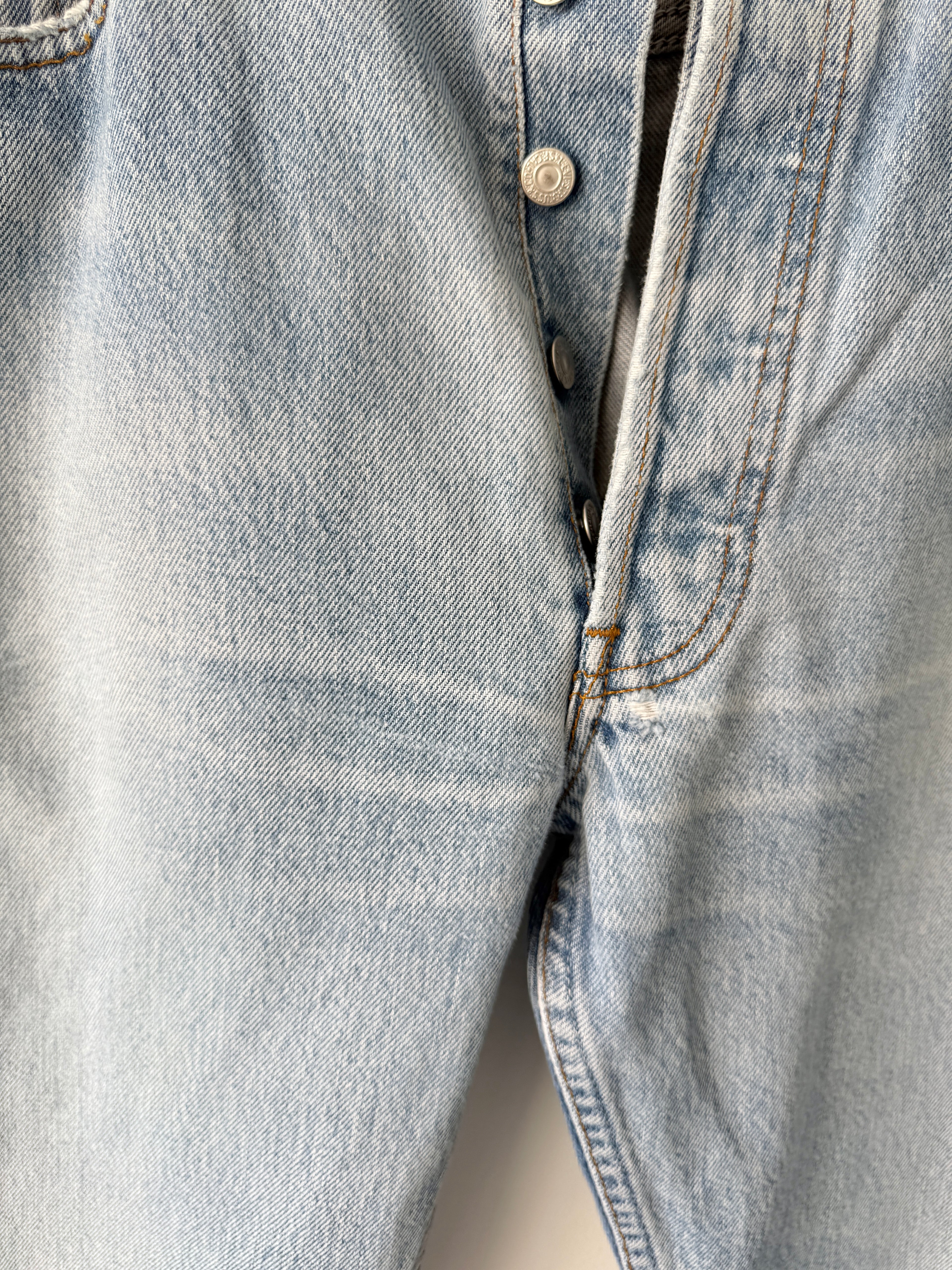 W31 L30 vintage Levis 501 30/31” measured light blue denim faded blue y2k levi’s 501s