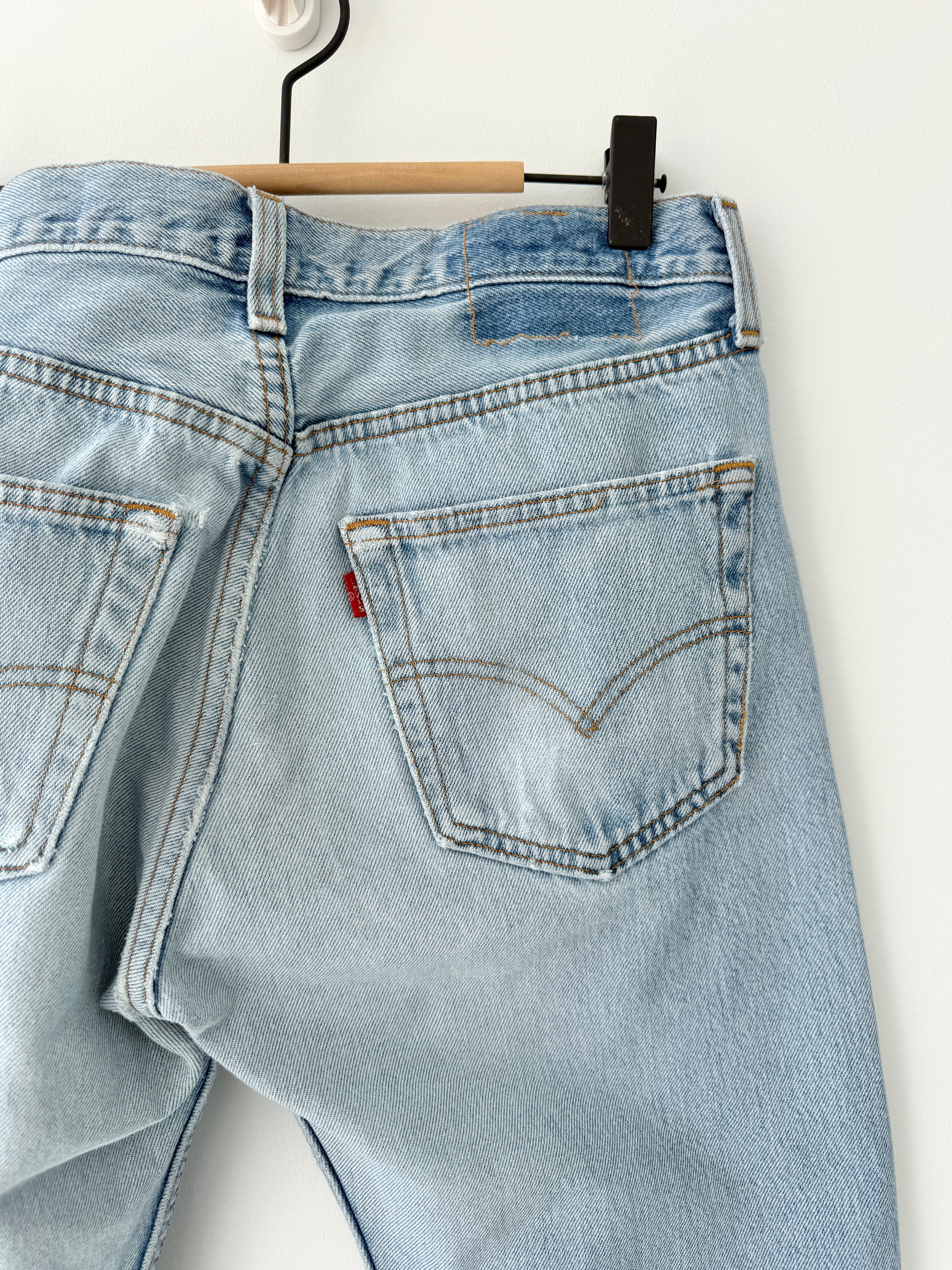 W29 L30 vintage Levis 501 28/29” measured light faded blue denim Levi’s 501s USA