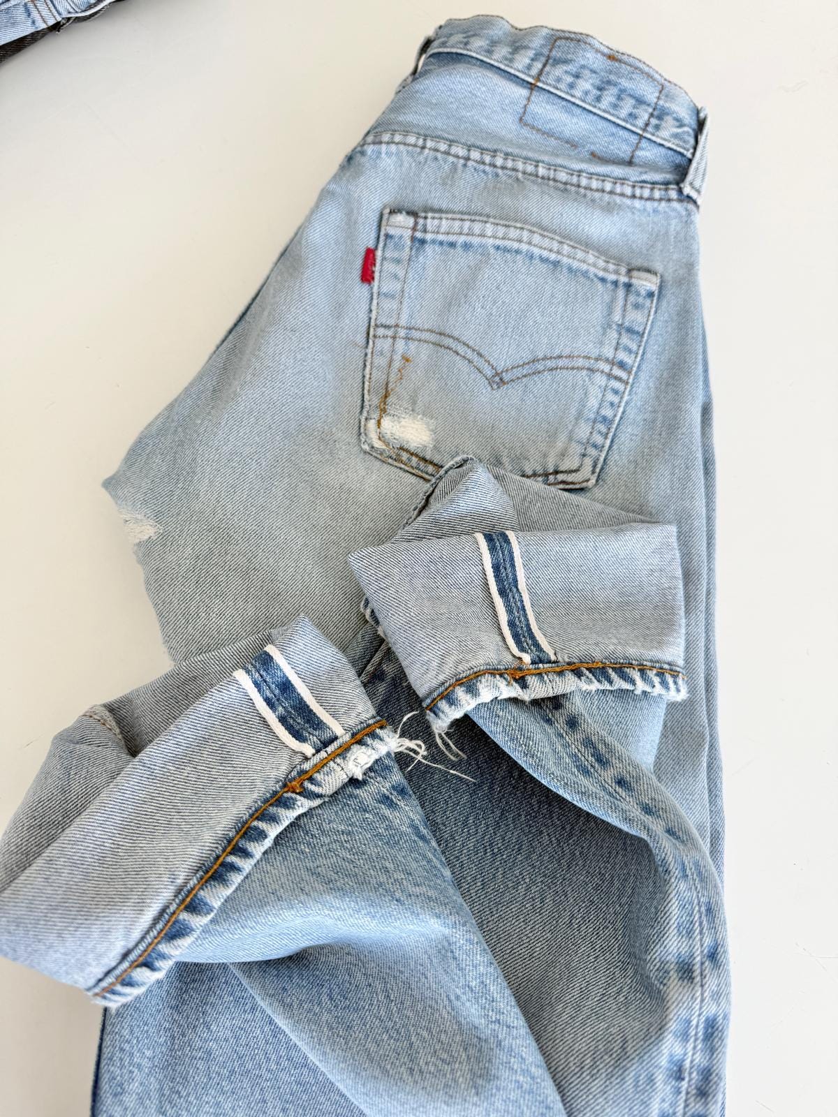 W29 L29 Levis 501 selvedge vintage 28-29” measured waist light blue faded blue made in 80s USA