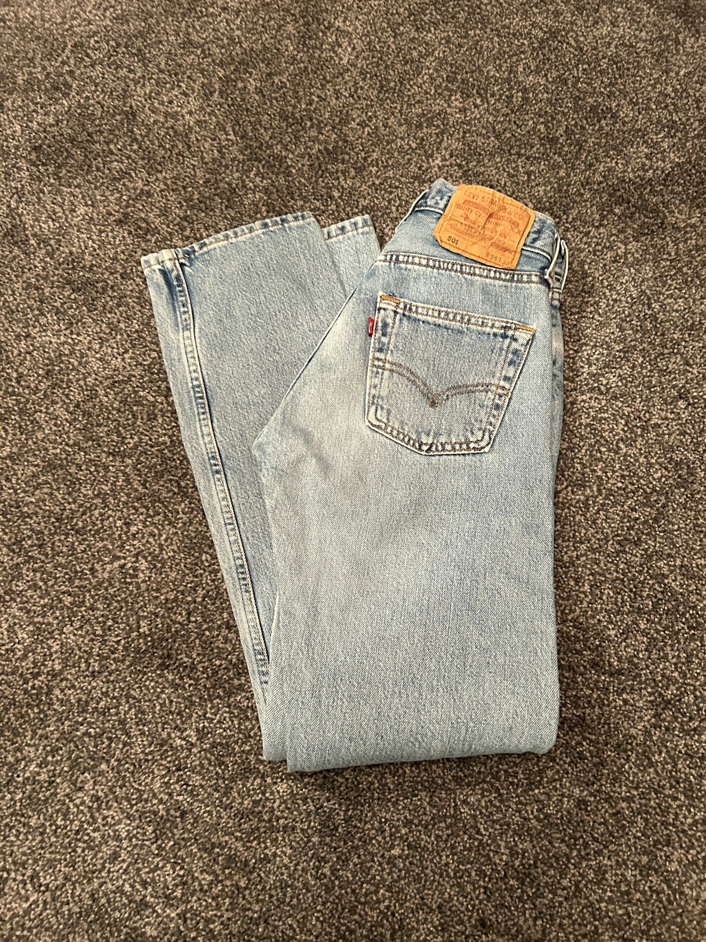 W23 L29 Levis 501 vintage light blue  stone wash faded blue made in USA 90s denim straight leg 501 vintage Levi’s