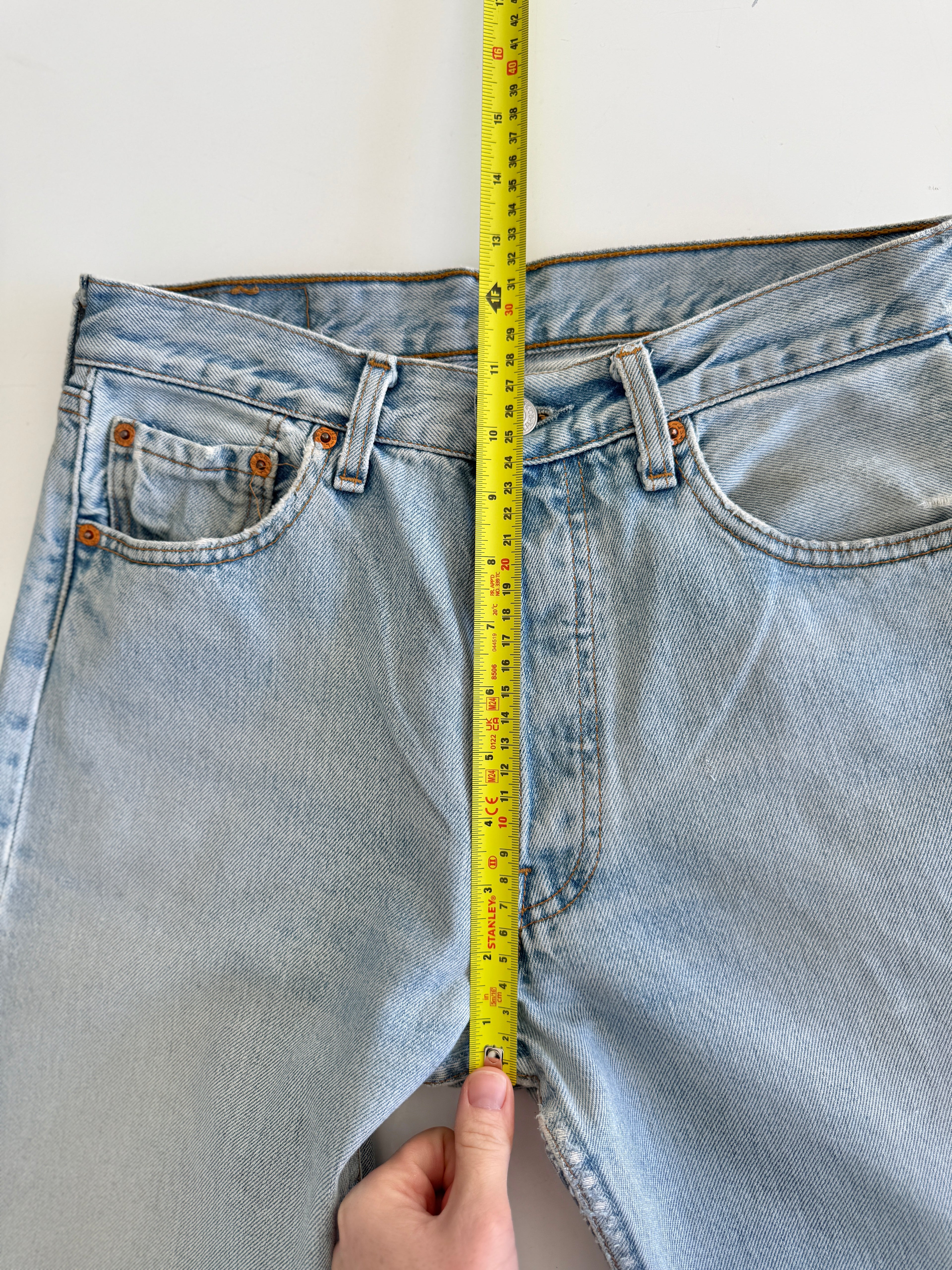 W27 L33 vintage Levis 501 27” measured light faded blue 90’s levi’s 501s