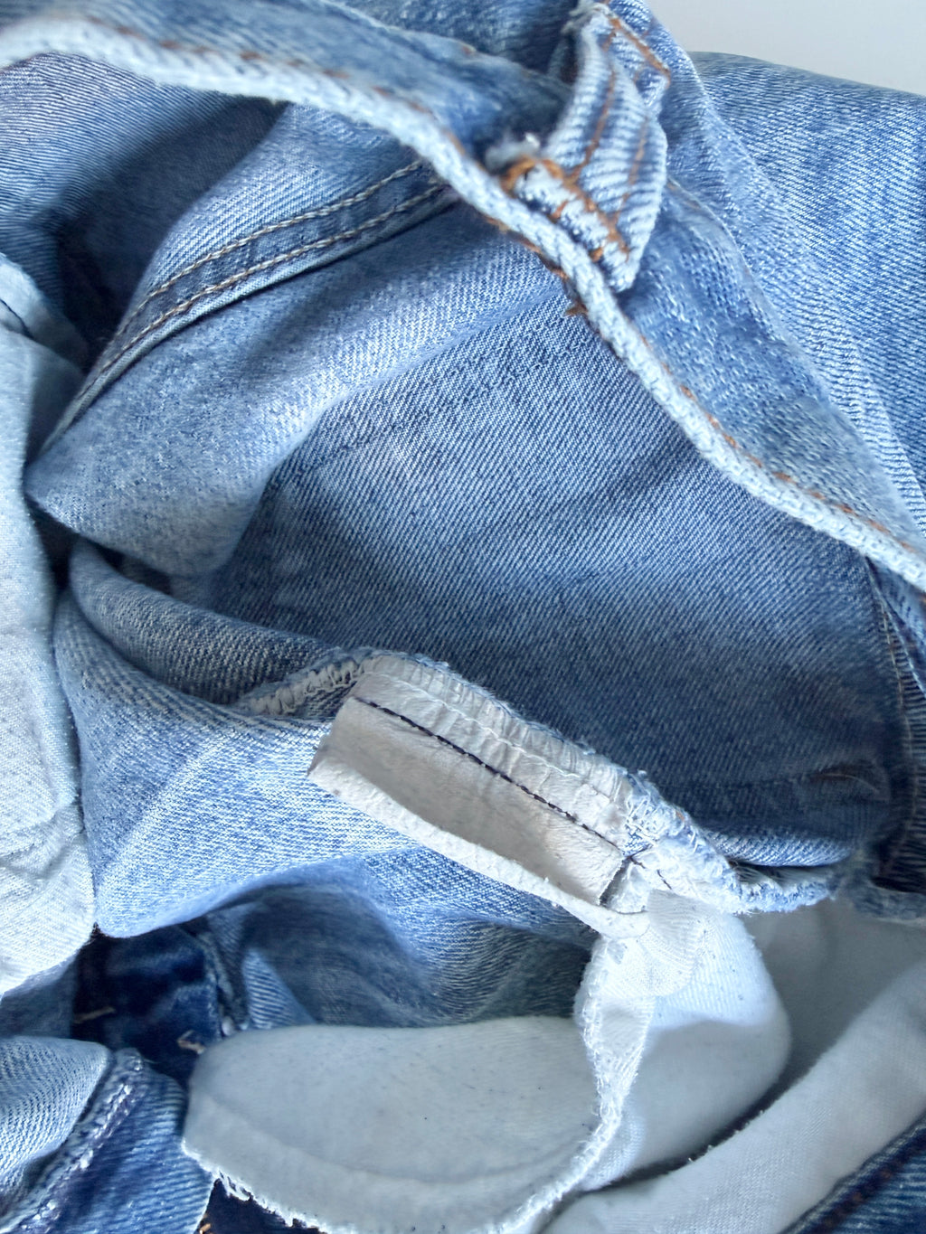 W24 L26 vintage Levis 24/25” measured whiskers denim medium faded blue 70s/80’s levi’s