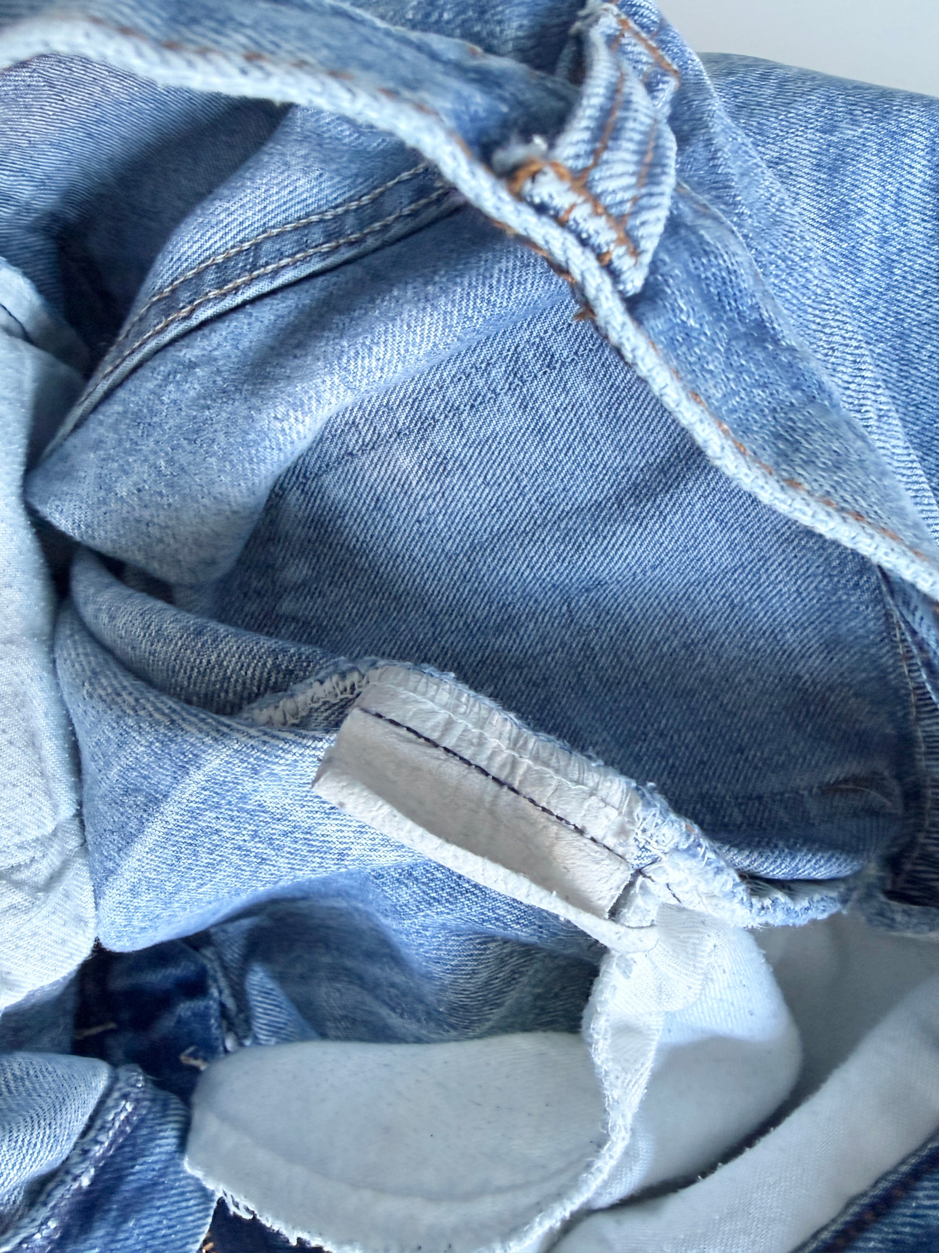 W24 L26 vintage Levis 24/25” measured whiskers denim medium faded blue 70s/80’s levi’s