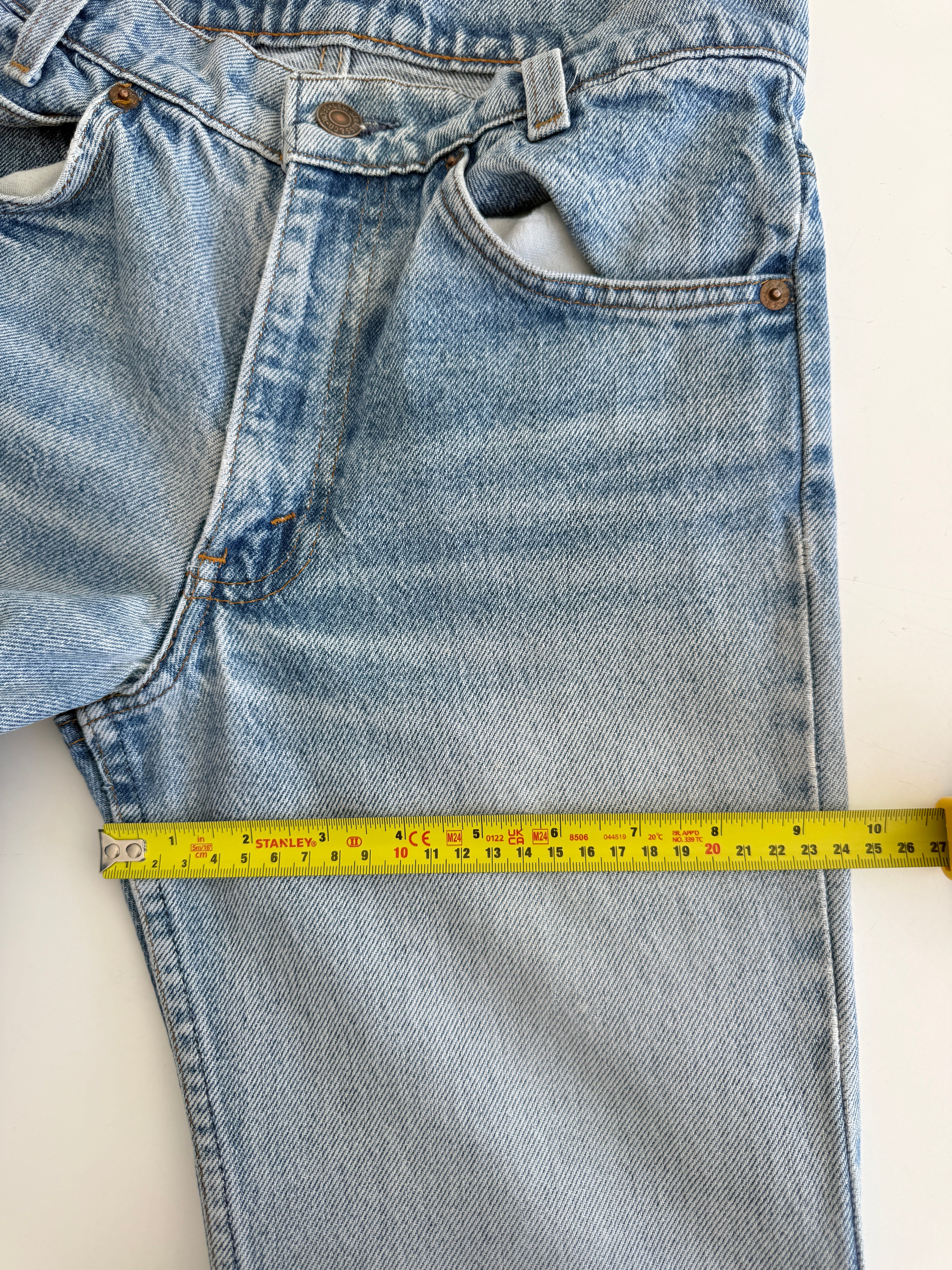 W25 L30 vintage Levis 716 25” measured waist light faded blue USA 70s 716s