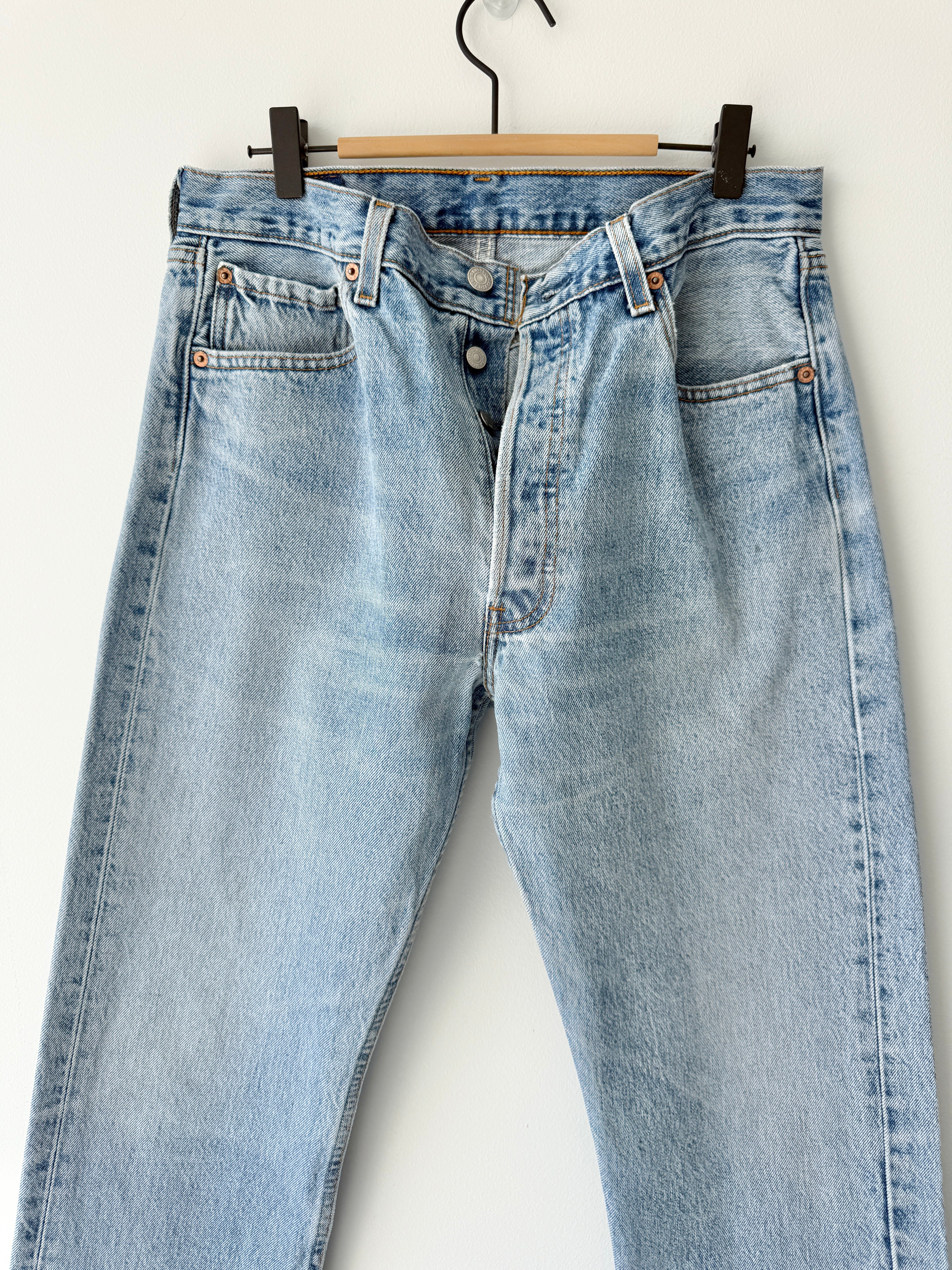 W31 L30 vintage Levis 501 30/31” measured waist medium faded blue 501s amazing fade 90s USA denim