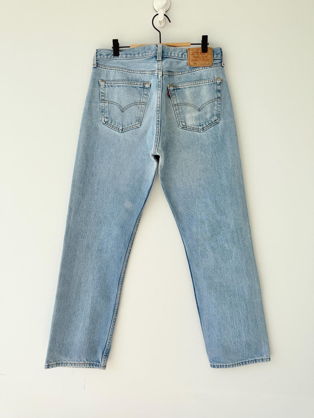 W31 L30 Levis 501 vintage 31” measured waist faded blue 90s made in USA hol