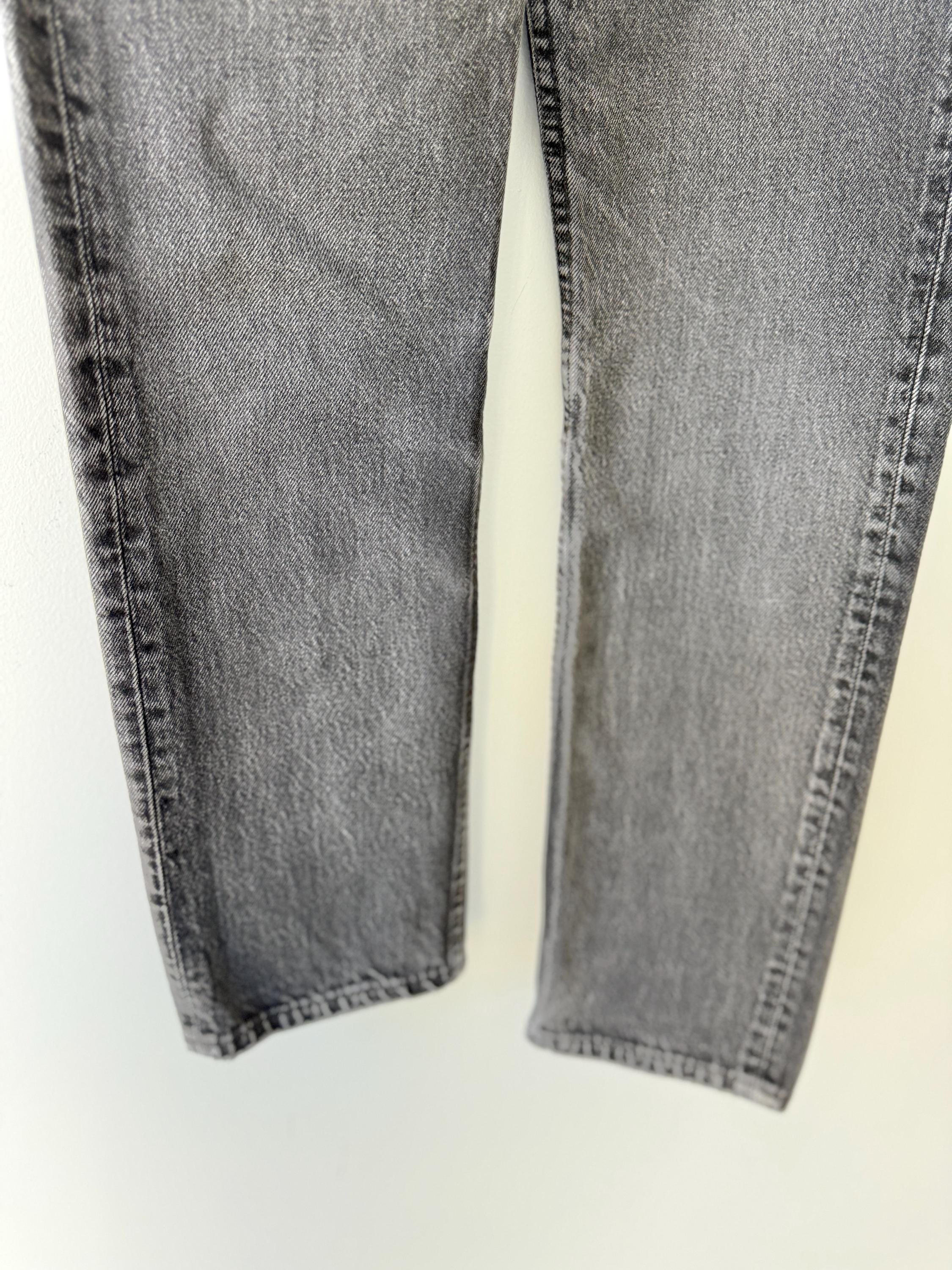 W25 L29 vintage Levis 501 24-25” measured waist black faded lines made in 90s