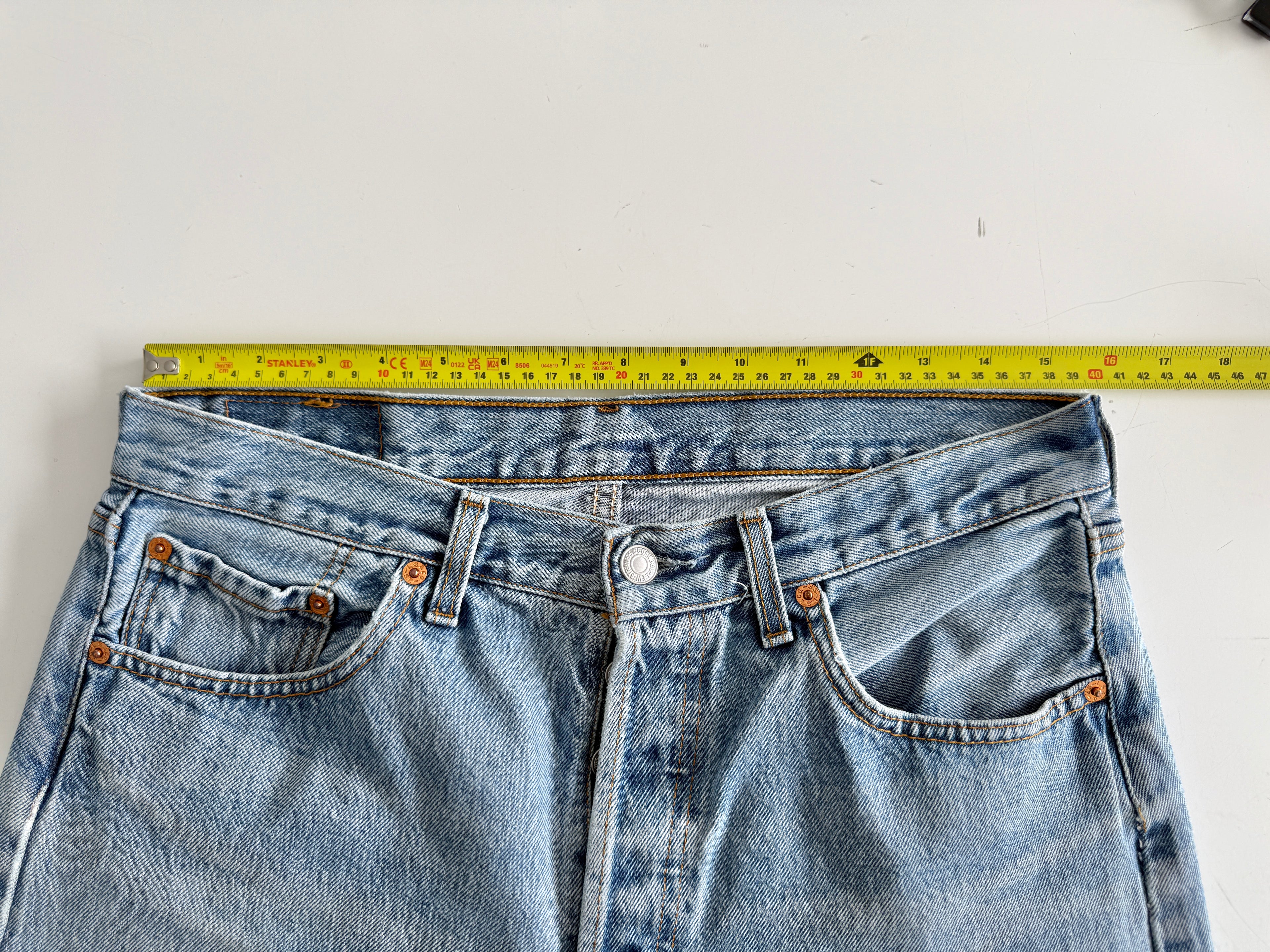 W31 L29 vintage Levis 501 31” measured unique faded blue denim 90s Levi’s 501s