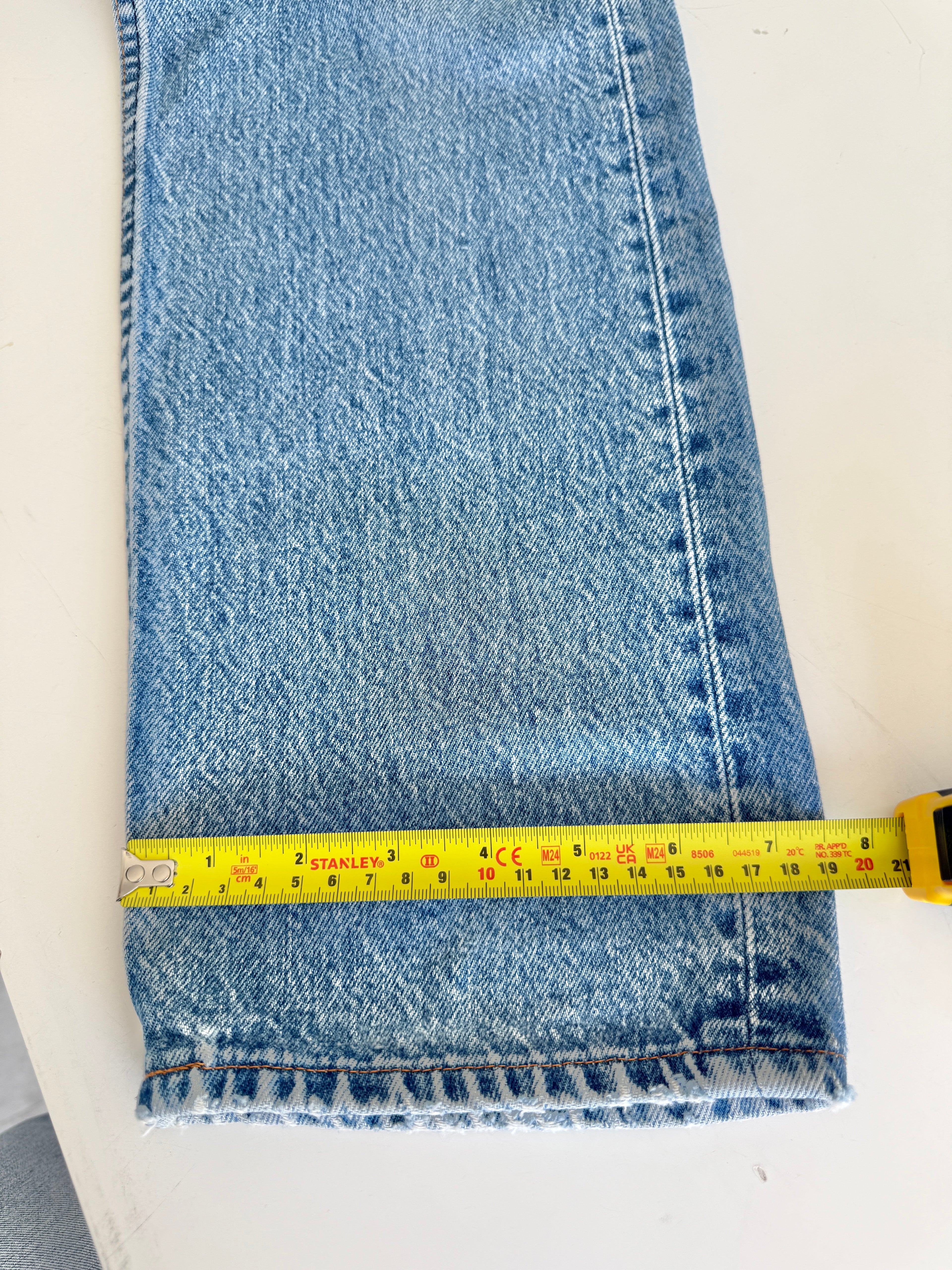 W28 L32 vintage Levis 501 27-28” measured medium faded blue made in 80s