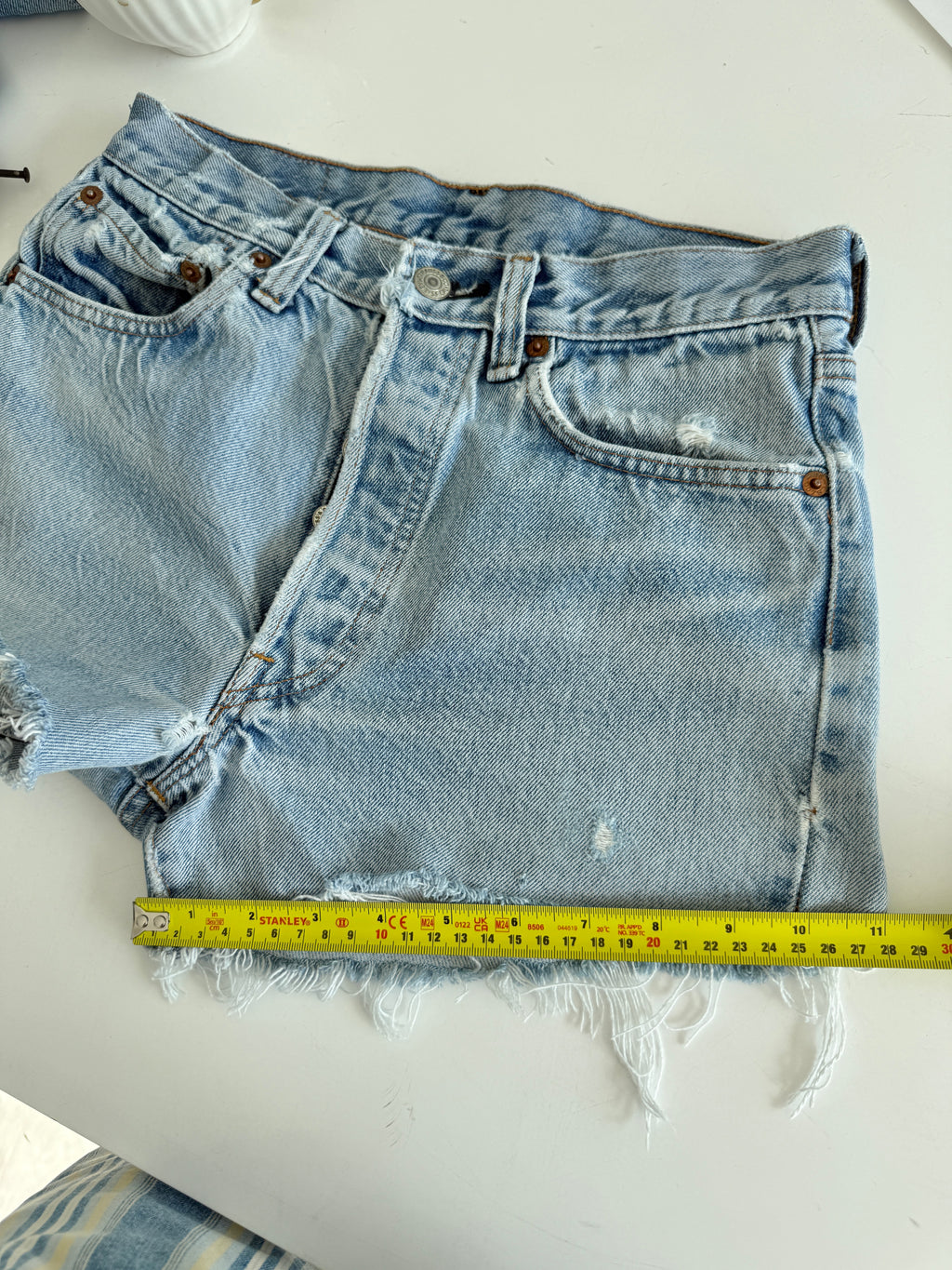 W27 Selvedge vintage Levis 501 26/27” measured waist light faded blue 70s 501s selvedge Levi’s made in USA