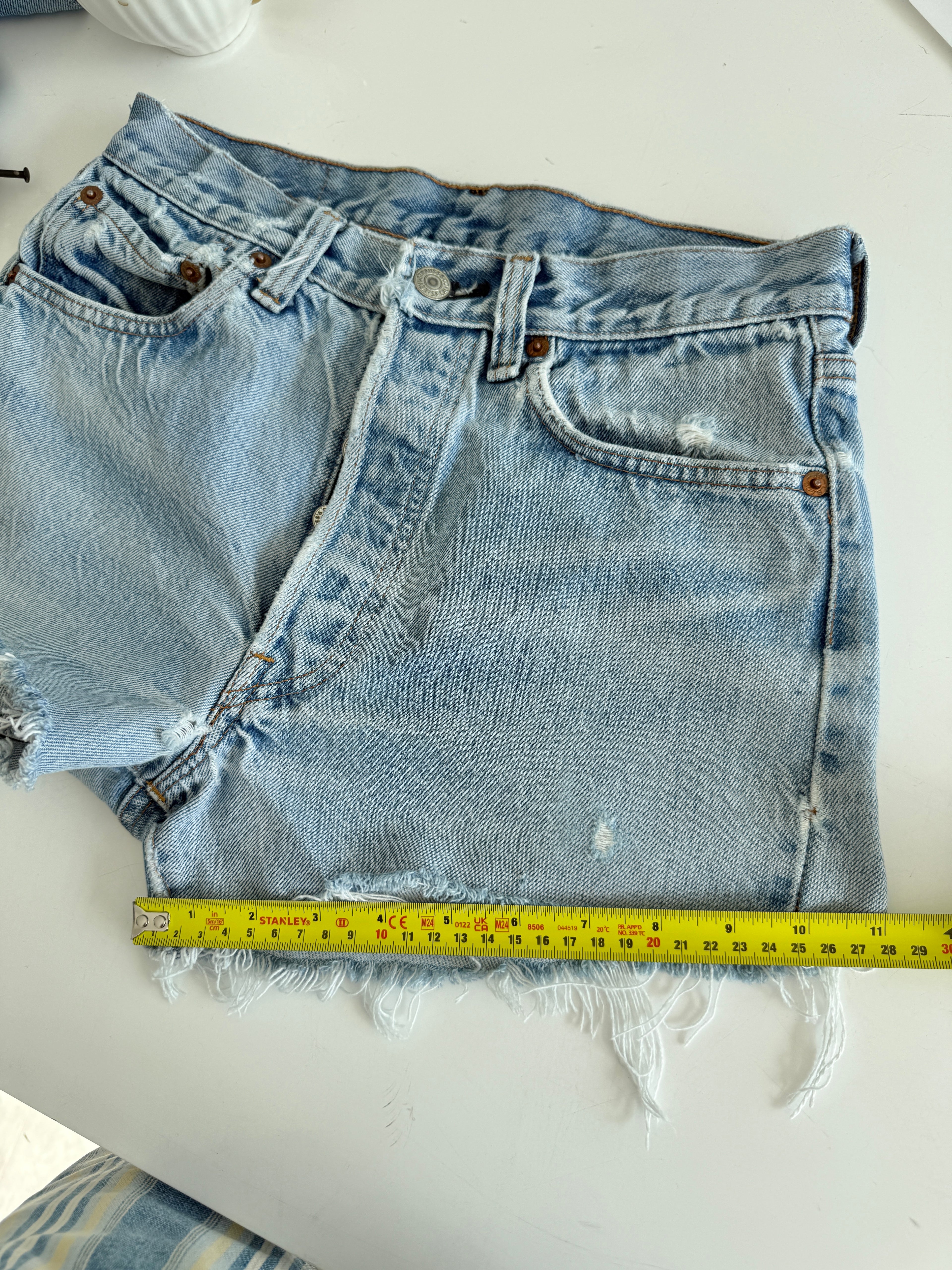 W27 Selvedge vintage Levis 501 26/27” measured waist light faded blue 70s 501s selvedge Levi’s made in USA