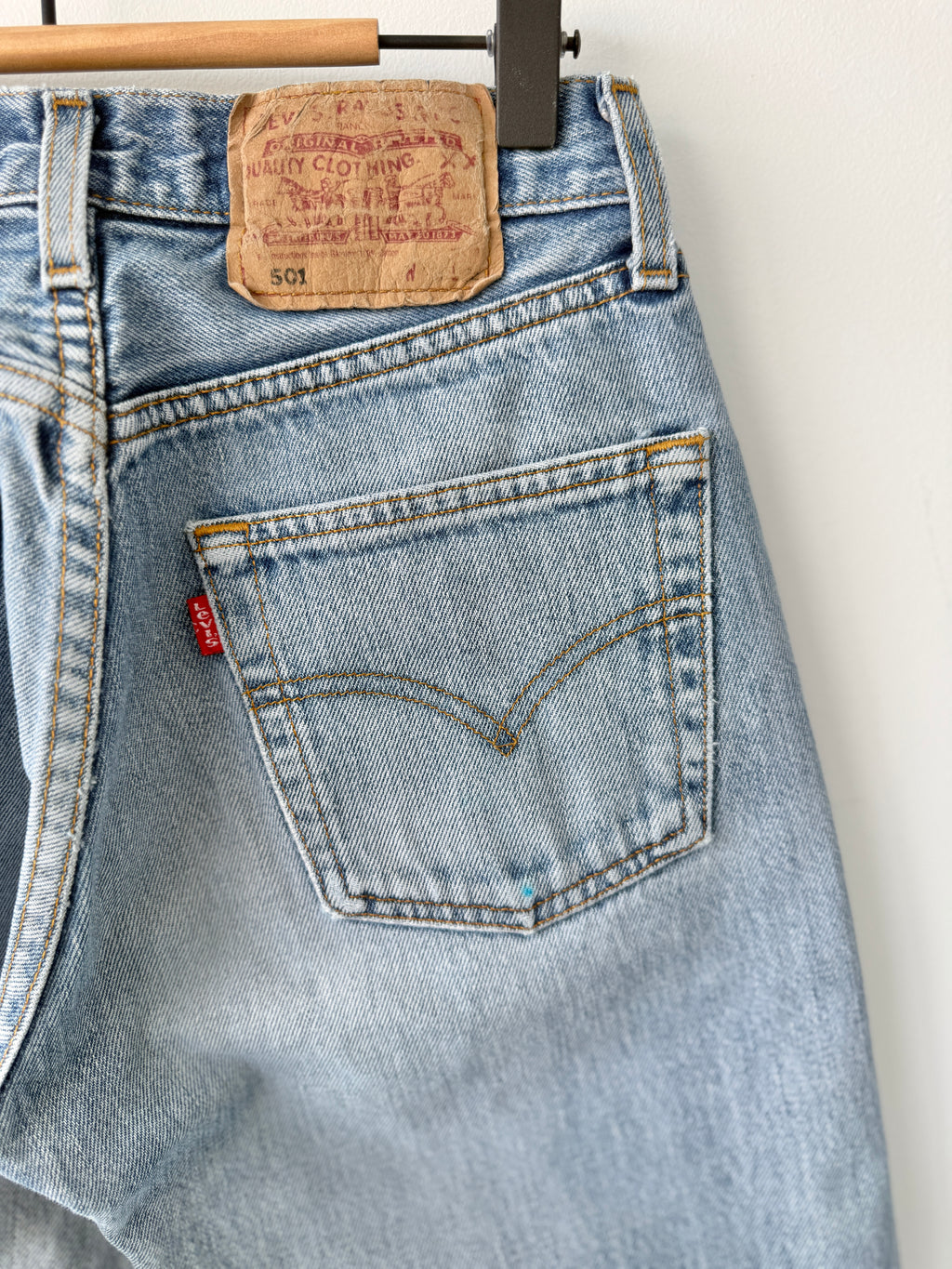 W25 L30 vintage Levis 501 24/25” measured unique faded blue denim 90s Levi’s 501s