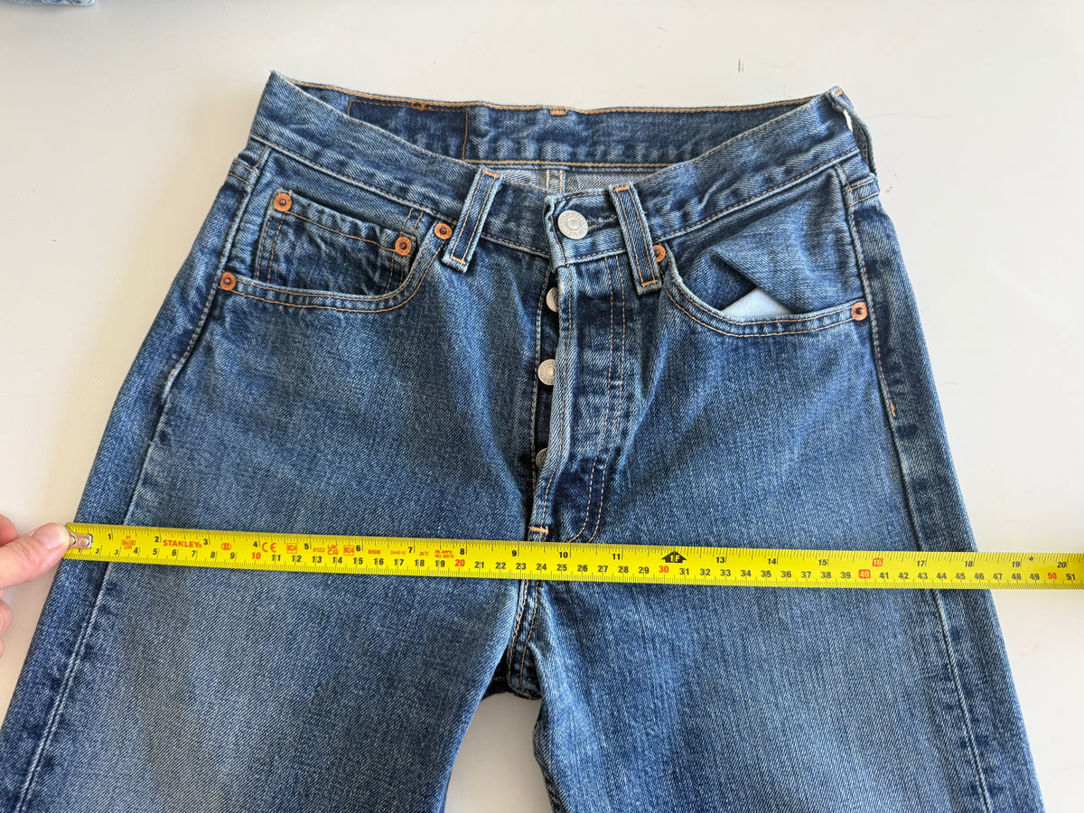W24 L31 vintage Levis 501 23/24” measured waist dark faded blue 90s 501s