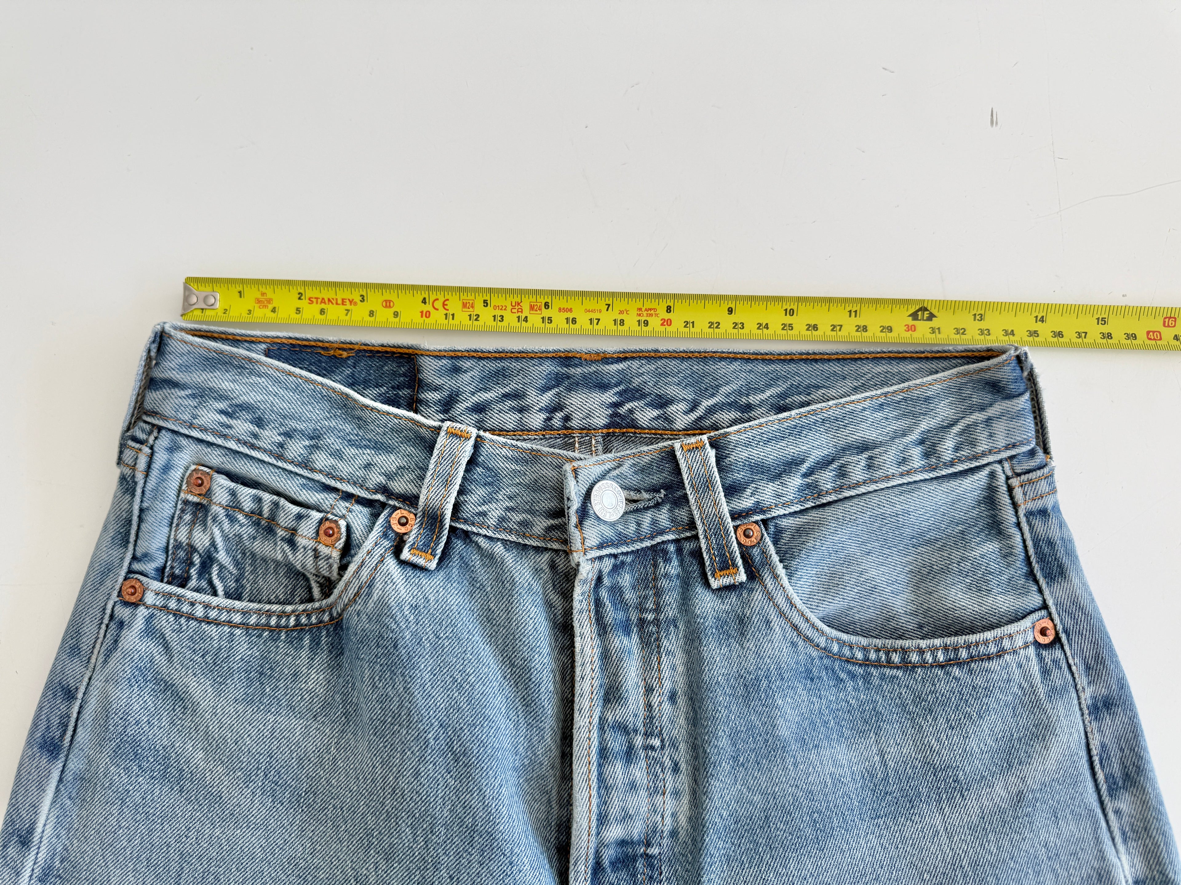Soft W27 L30 vintage Levis 501 26/27” measured waist medium blue 90s USA  501s