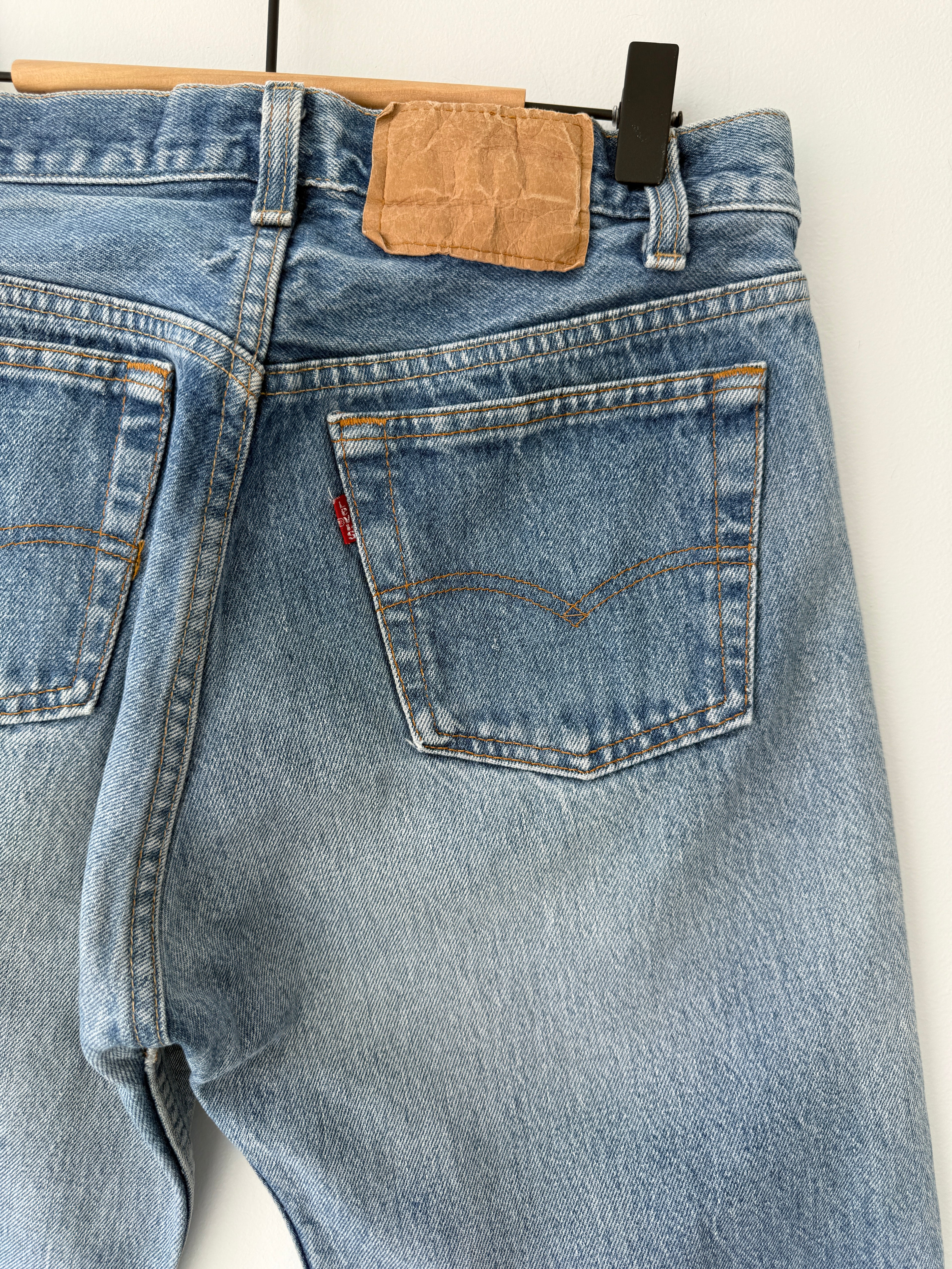 W28 L26 vintage Levis 501 26/28” measured medium faded blue denim 80s Levi’s USA 501s