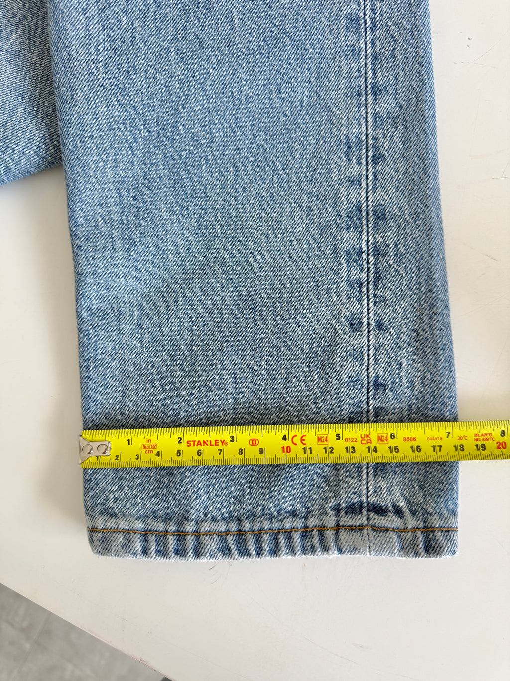 W25 L31 vintage Levis 501 24-25” measured medium light blue faded denim 90s 501s