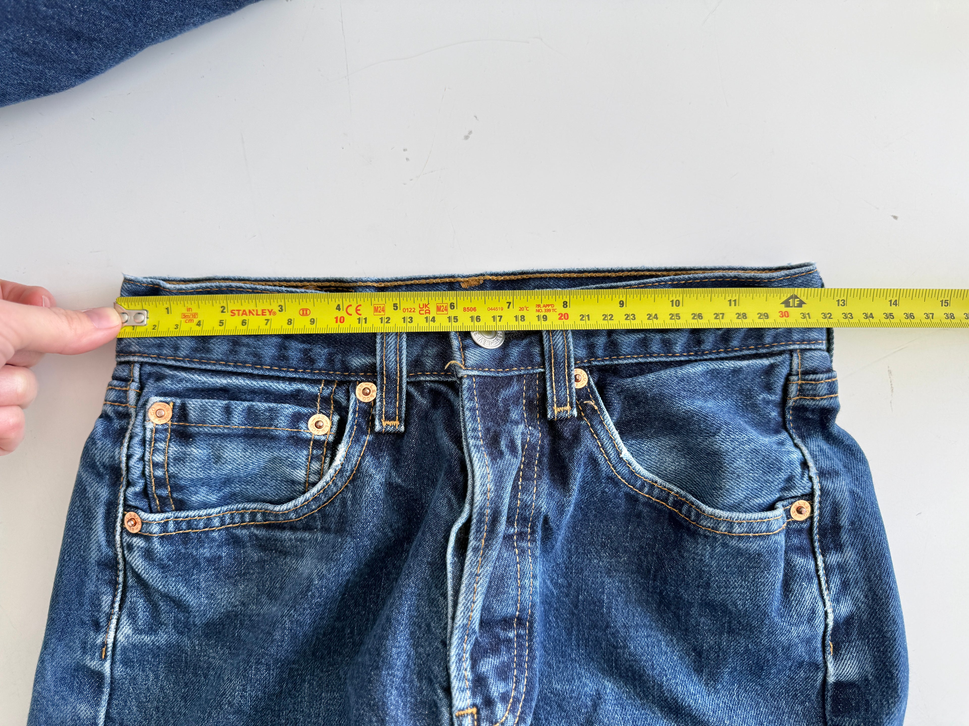 Soft W24 L30 vintage Levis 501s 23-24” measured dark indigo blue Y2K Levi’s 501s