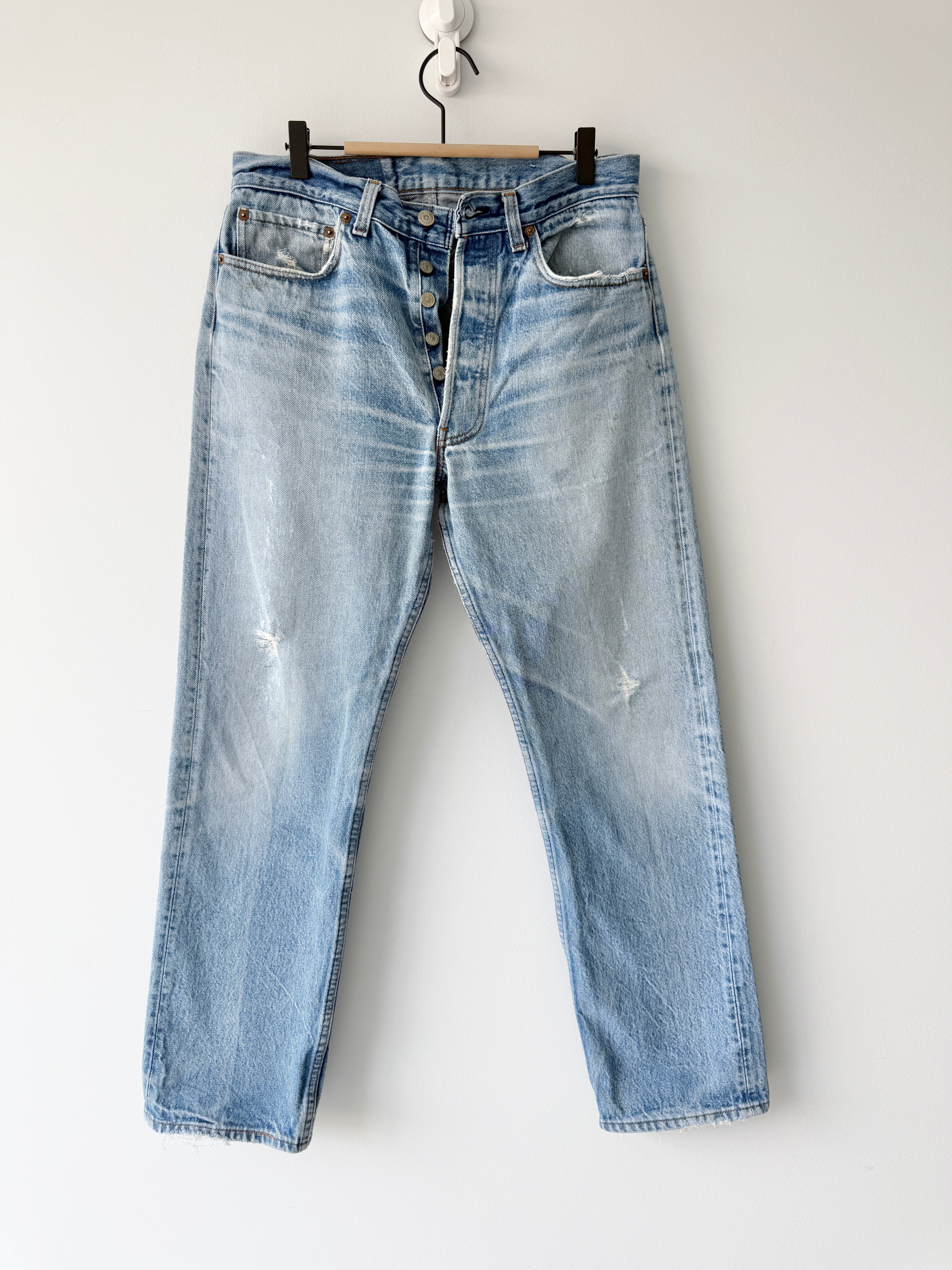 W31 L30 vintage Levis 501 30-31” measured medium light blue denim 80s USA 501s