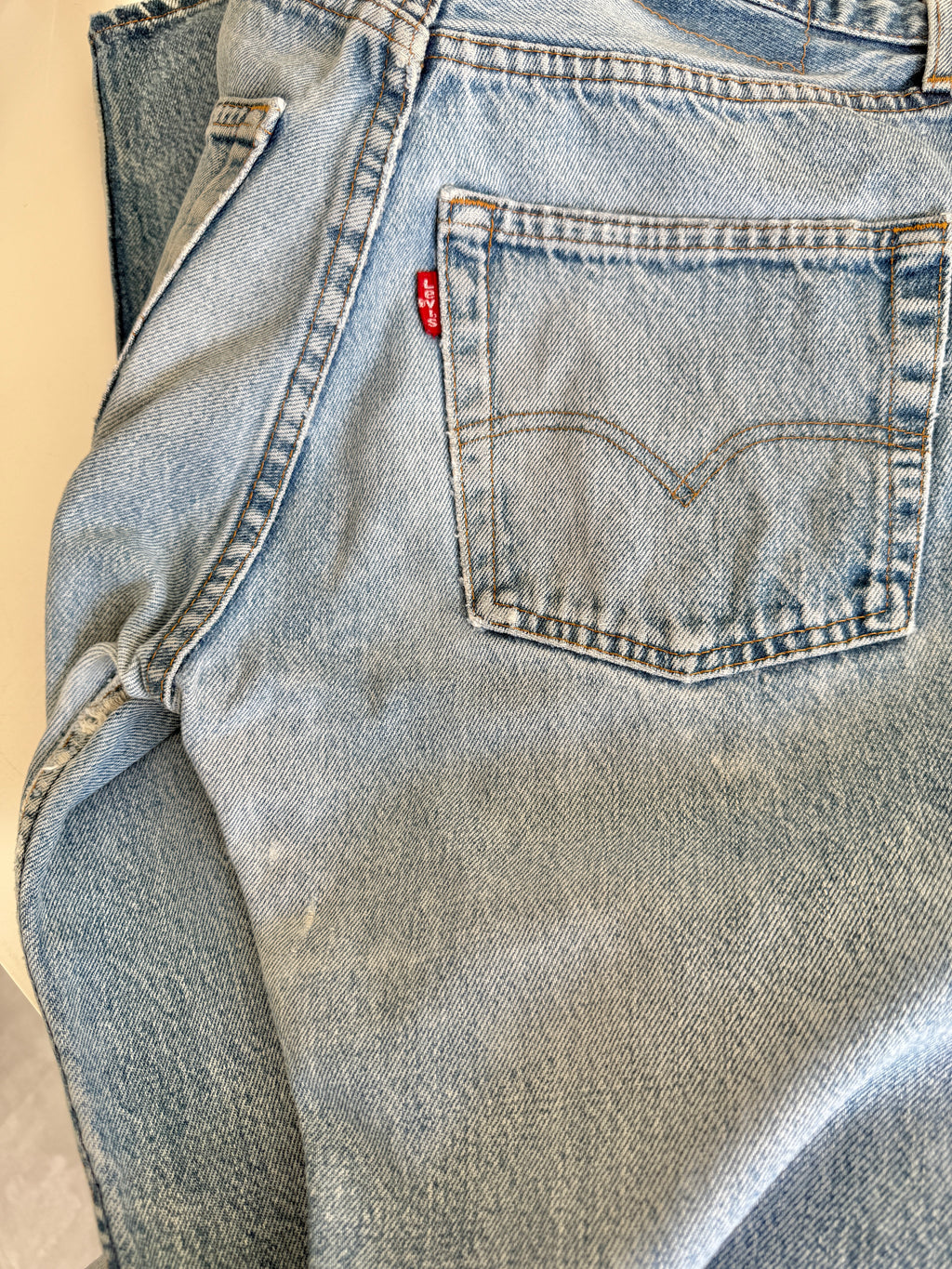 W28 L32 vintage Levis 501 27-28” measured medium faded blue made in 80s