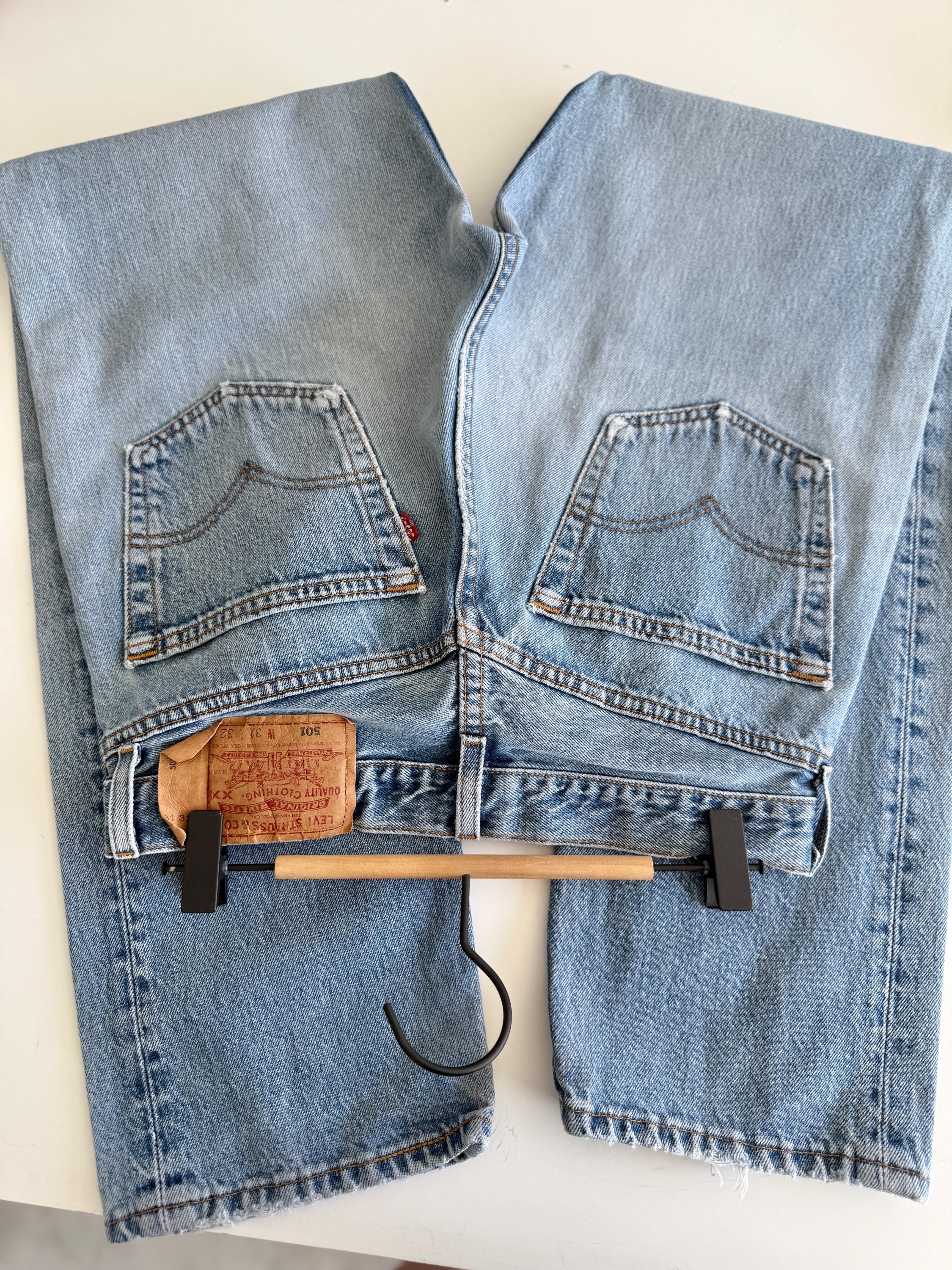 W29 L31 vintage Levis 501 28-29” measured waist faded medium blue made in USA 90s