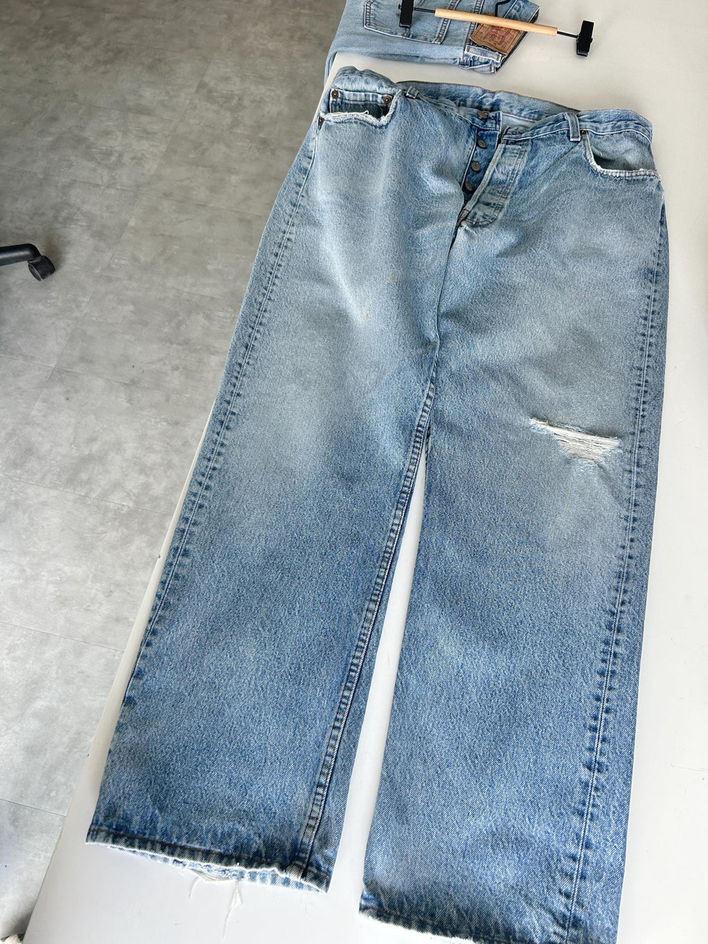 Levis 501 vintage w36 L29 Levi’s 80s faded straight leg jeans made in USA 501 vintage 501 35”/36” waist decuk