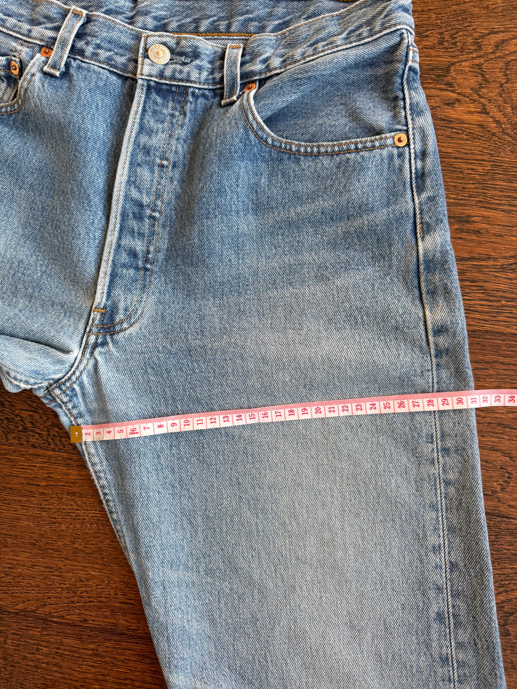 W32 L33 vintage Levis 501s 31/32” measured medium blue faded Y2K 501s