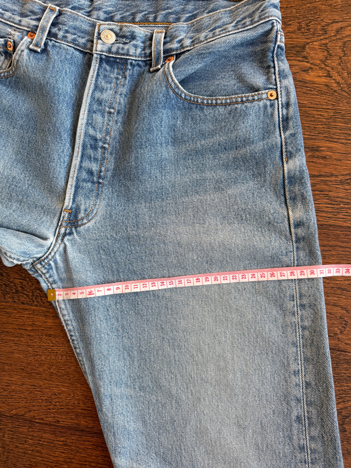 W32 L33 vintage Levis 501s 31/32” measured medium blue faded Y2K 501s