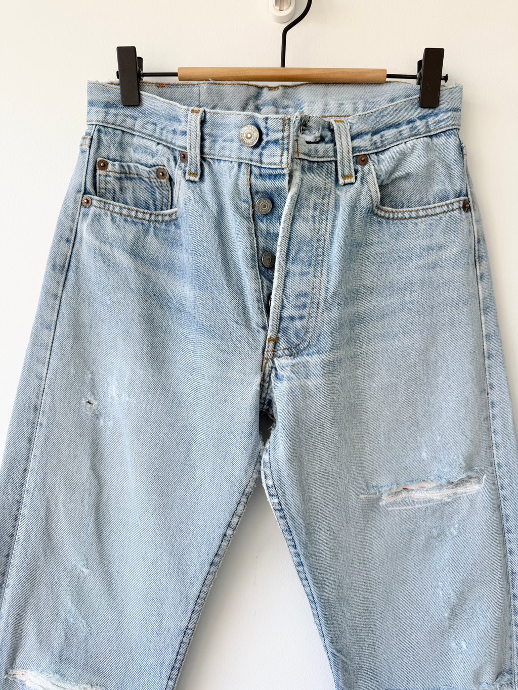 W26 L31 vintage Levis 501 25-26” measured light faded blue 70s/80’s levi’s 501s made in USA